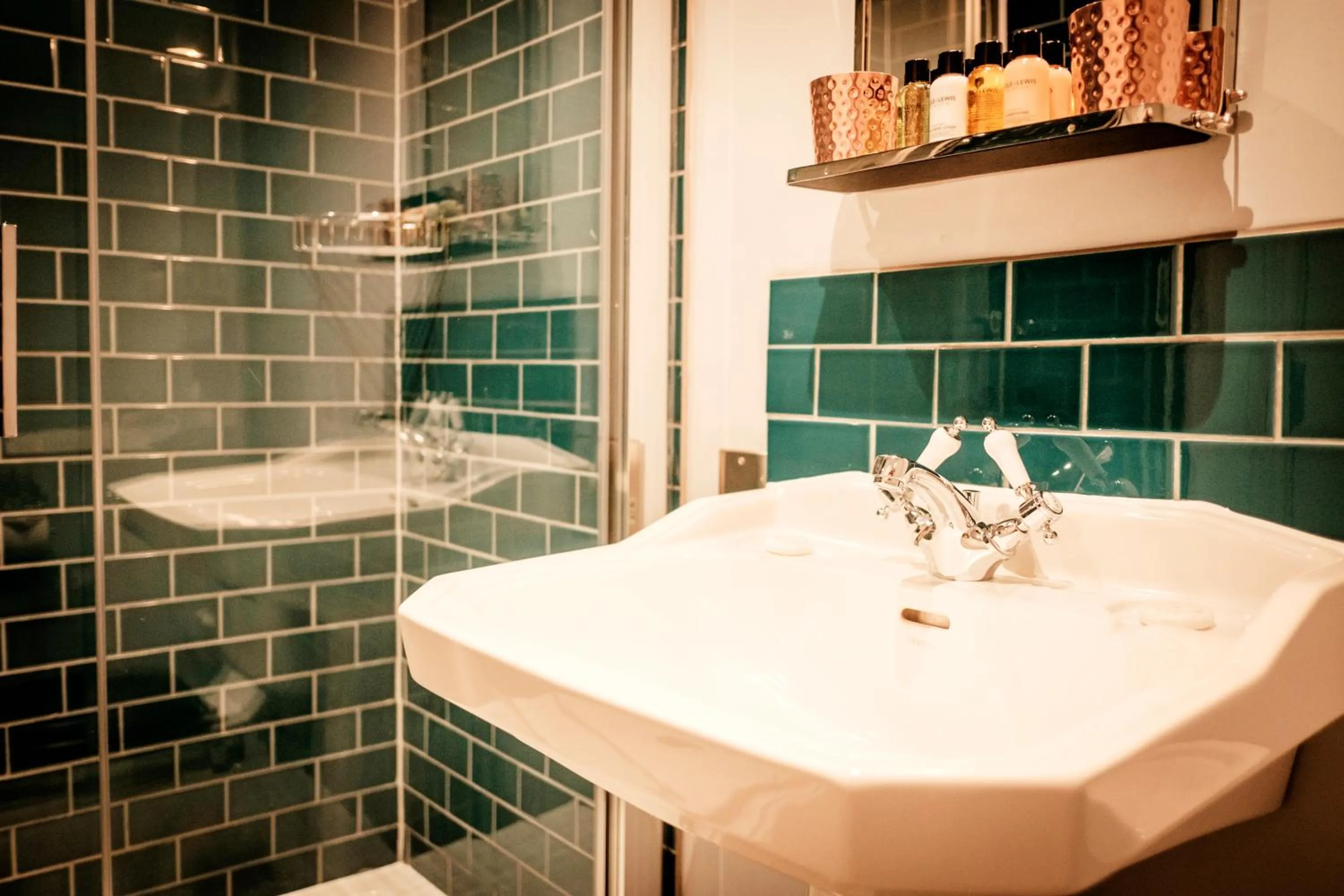 Bathroom in The Queen's Head