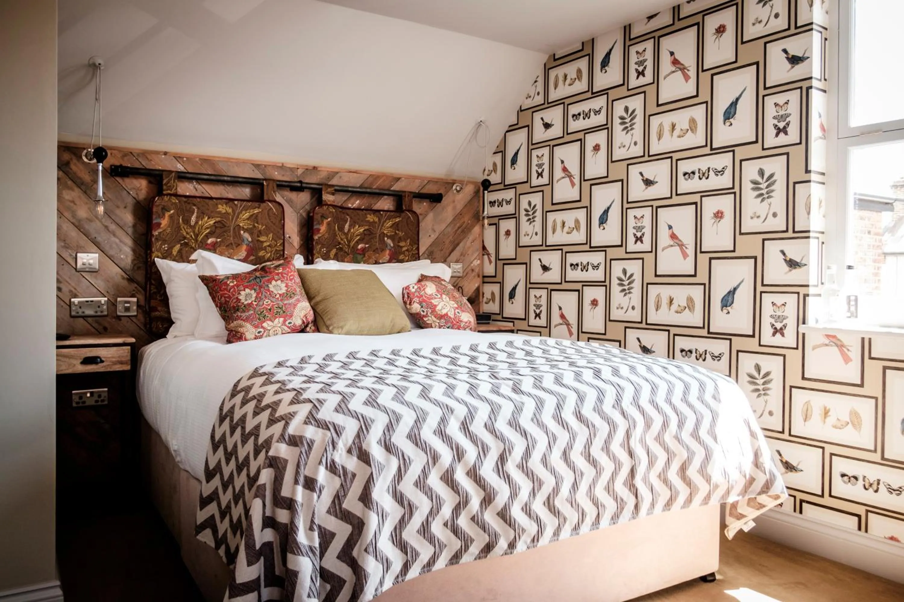 Bed in The Queen's Head