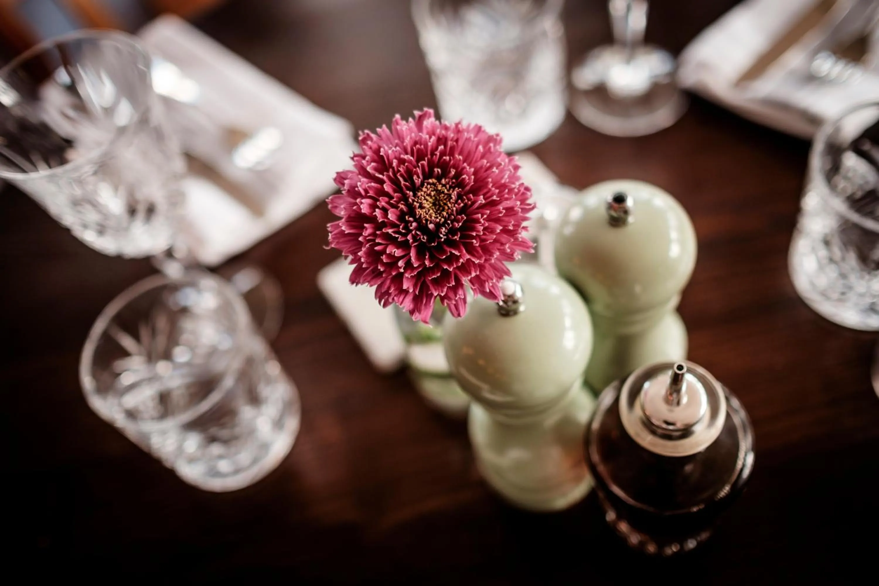 Restaurant/places to eat in The Queen's Head