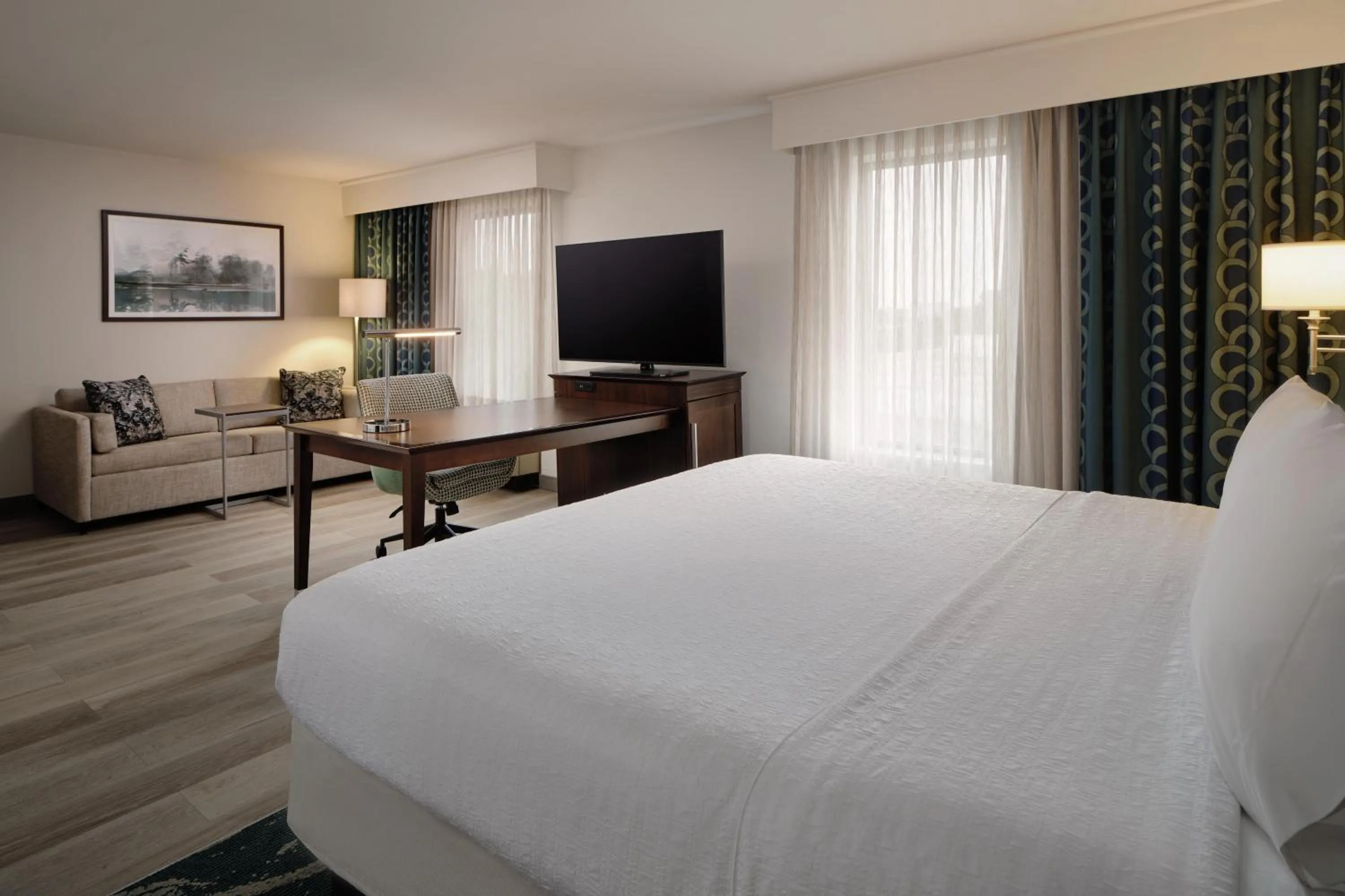 Bed in Hampton Inn Waynesboro