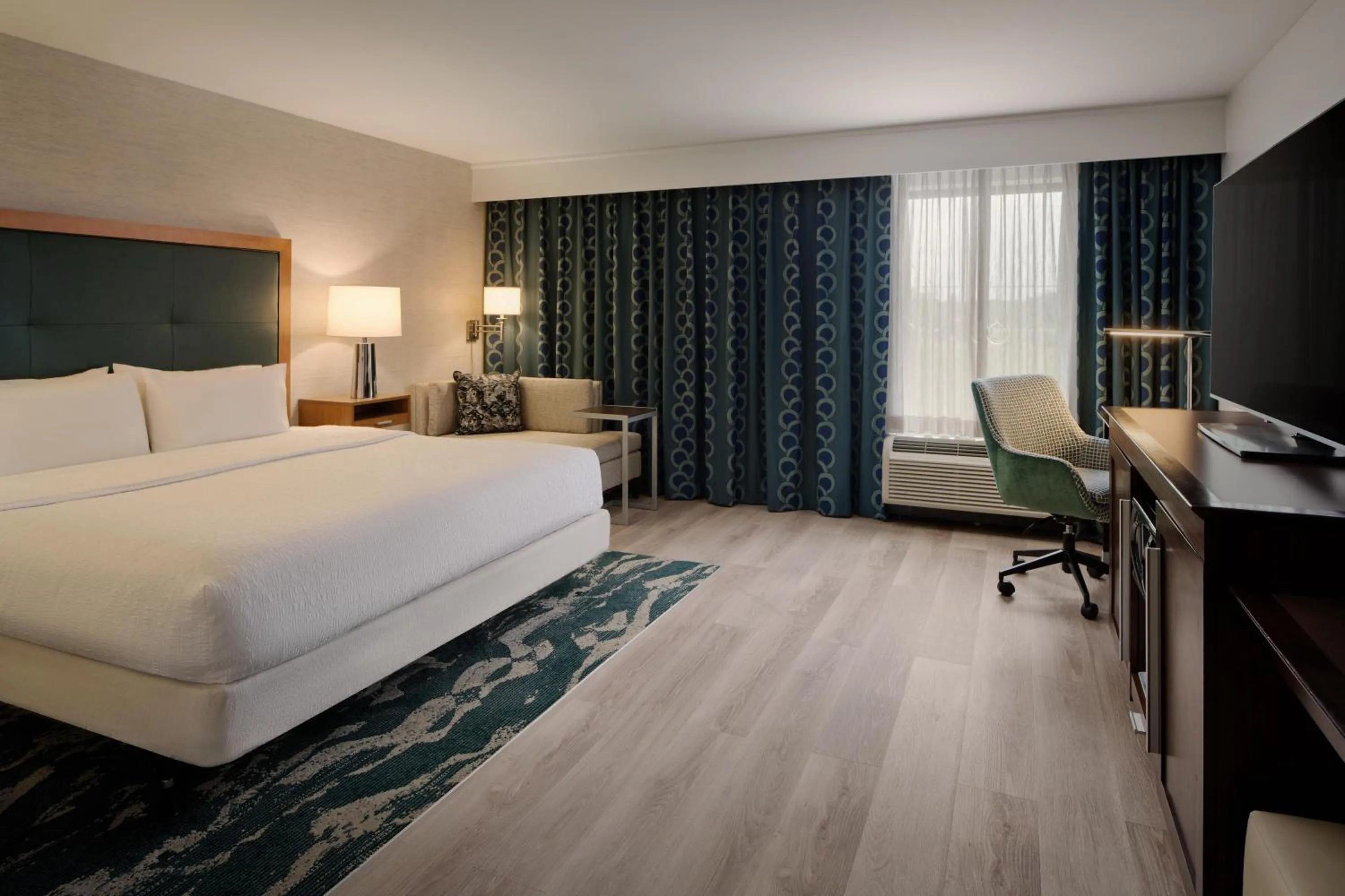 Bed in Hampton Inn Waynesboro