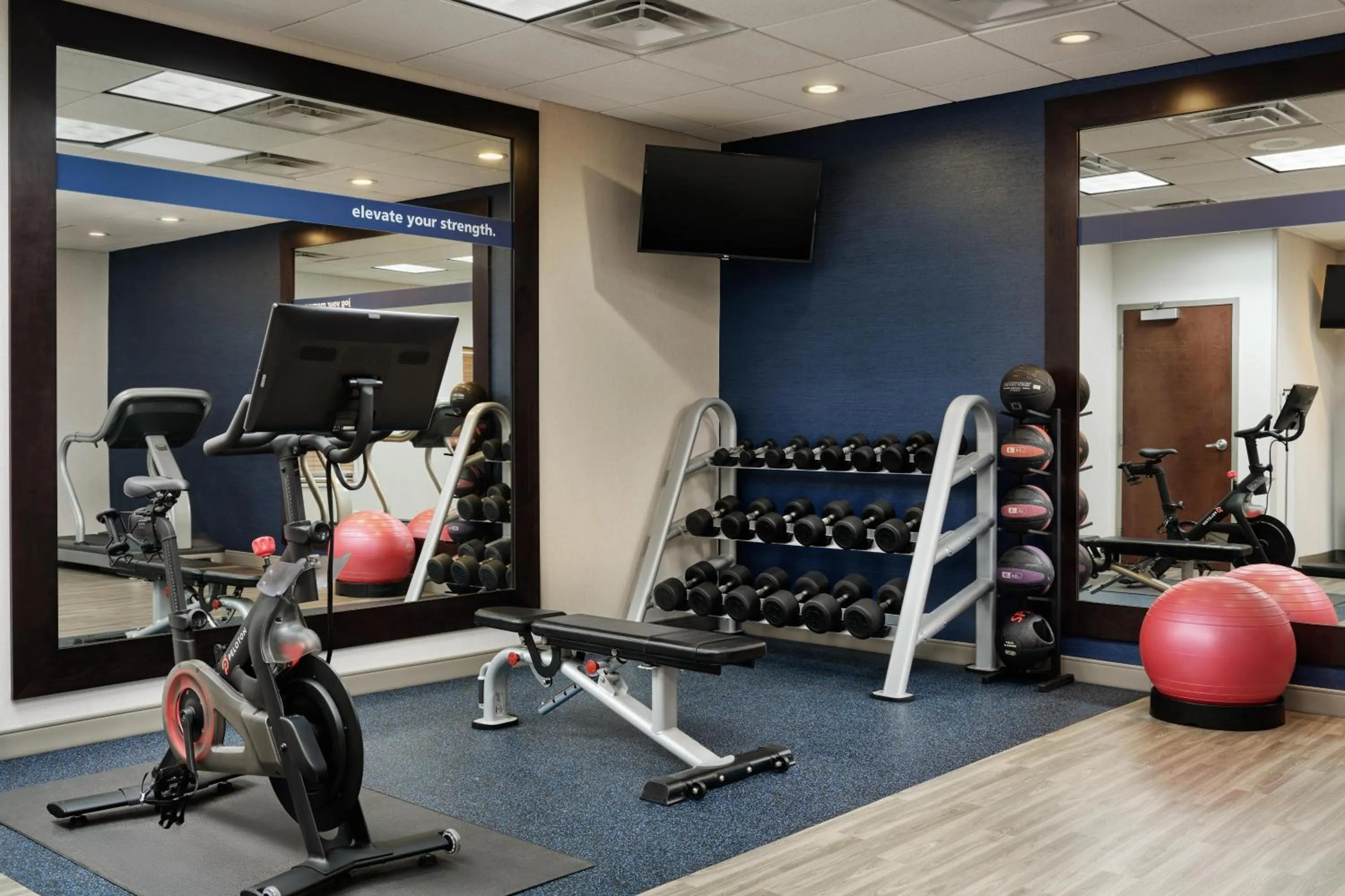 Fitness centre/facilities in Hampton Inn Waynesboro