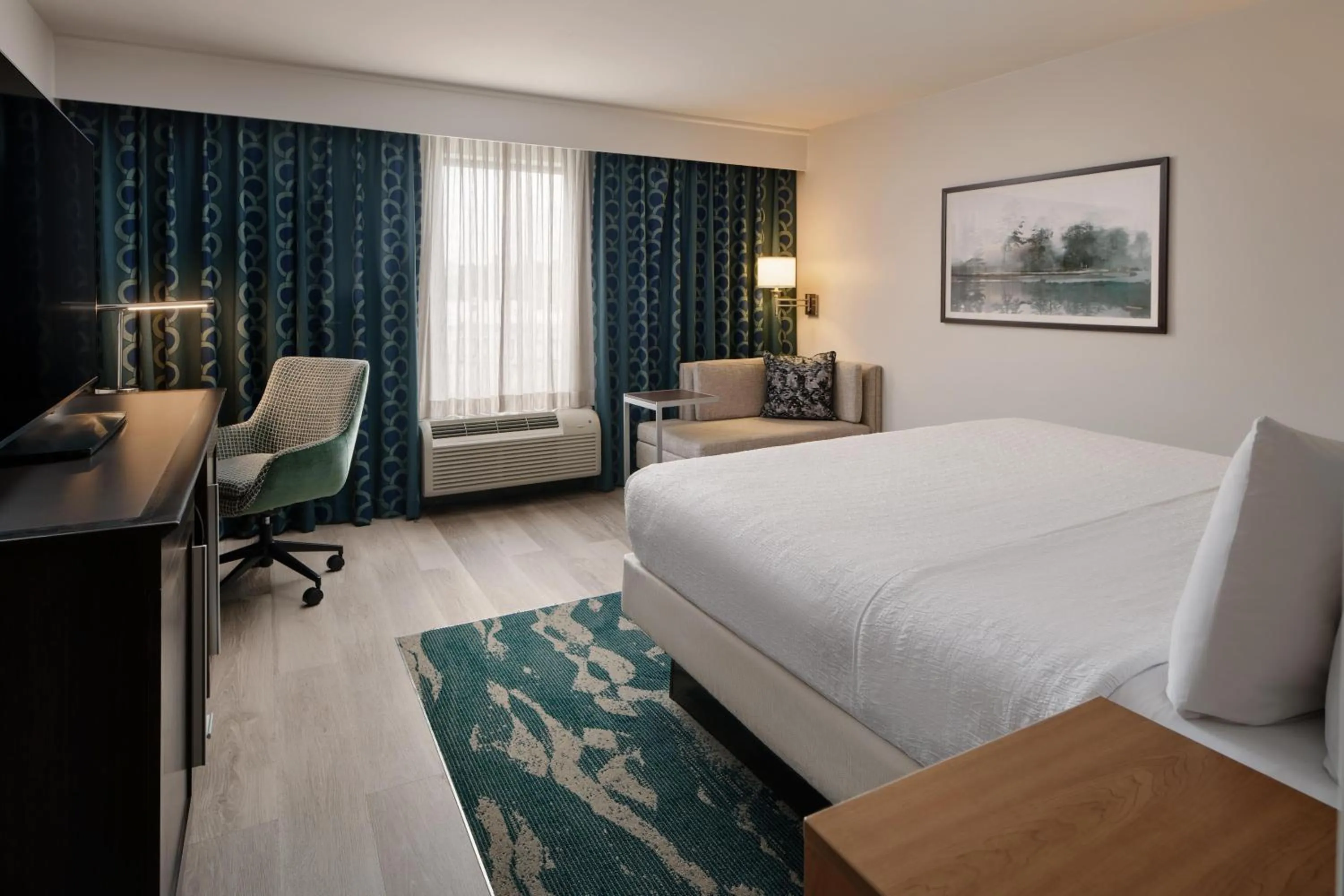 Bed in Hampton Inn Waynesboro