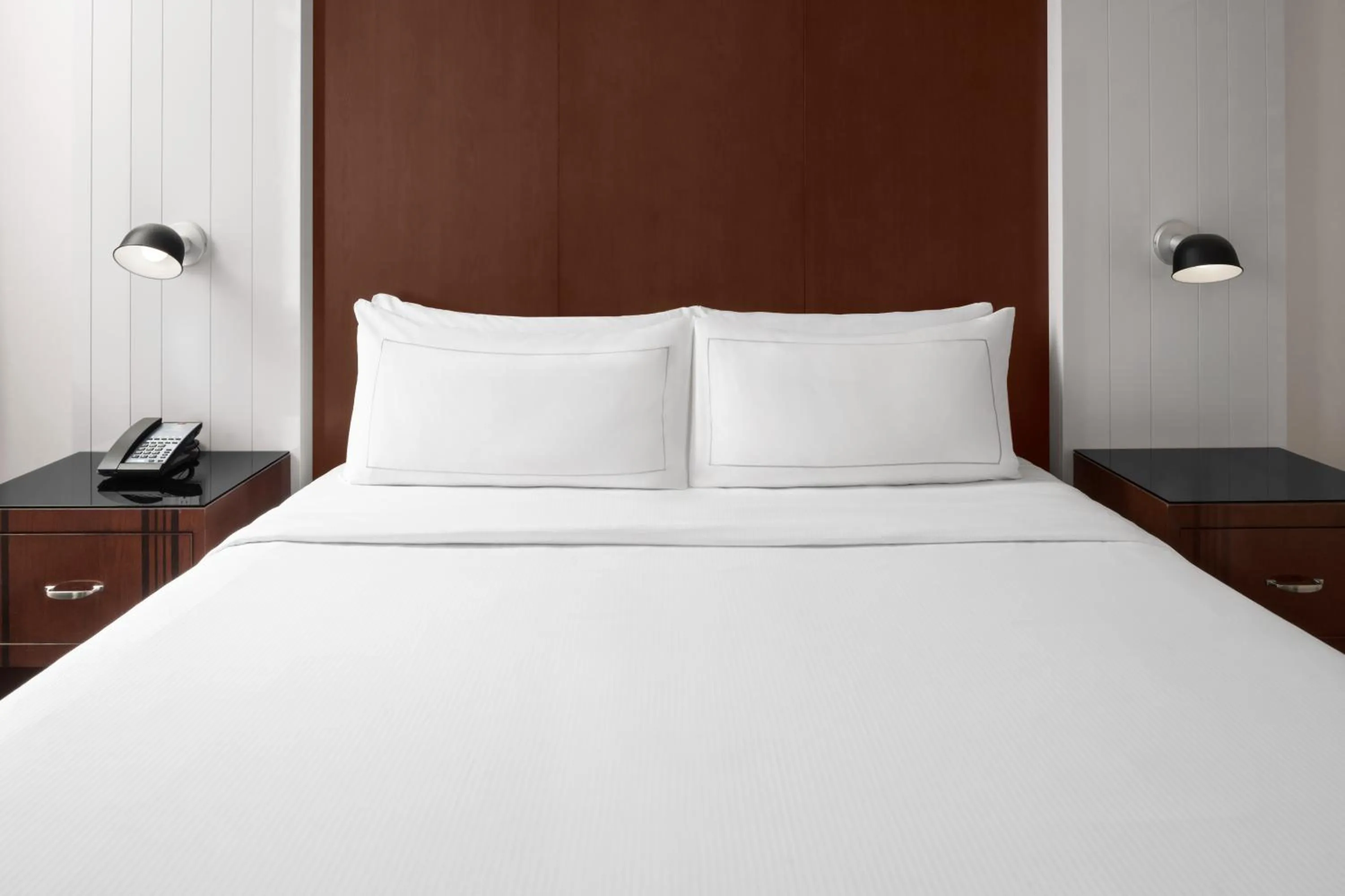 Bed in Hilton Brooklyn New York - Newly Renovated