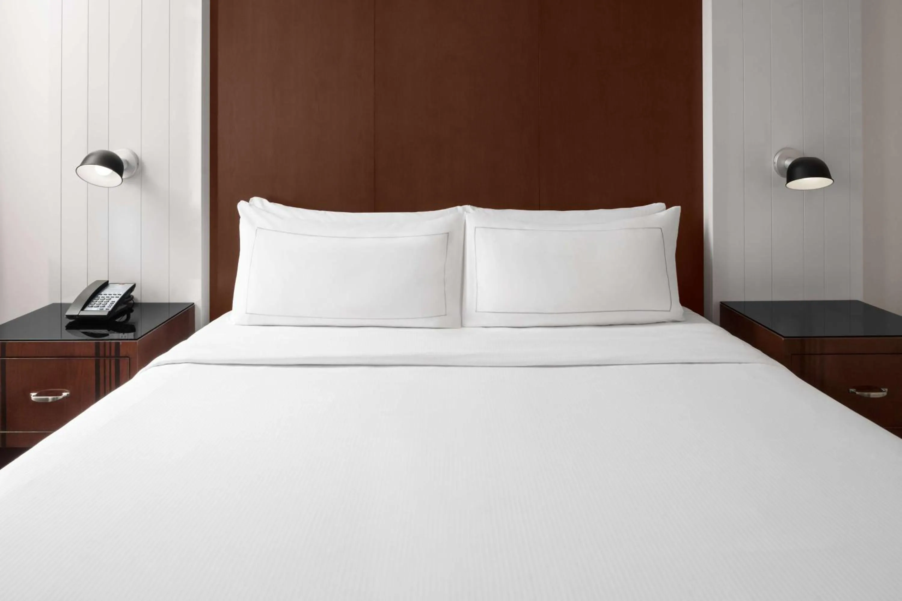 Bed in Hilton Brooklyn New York - Newly Renovated
