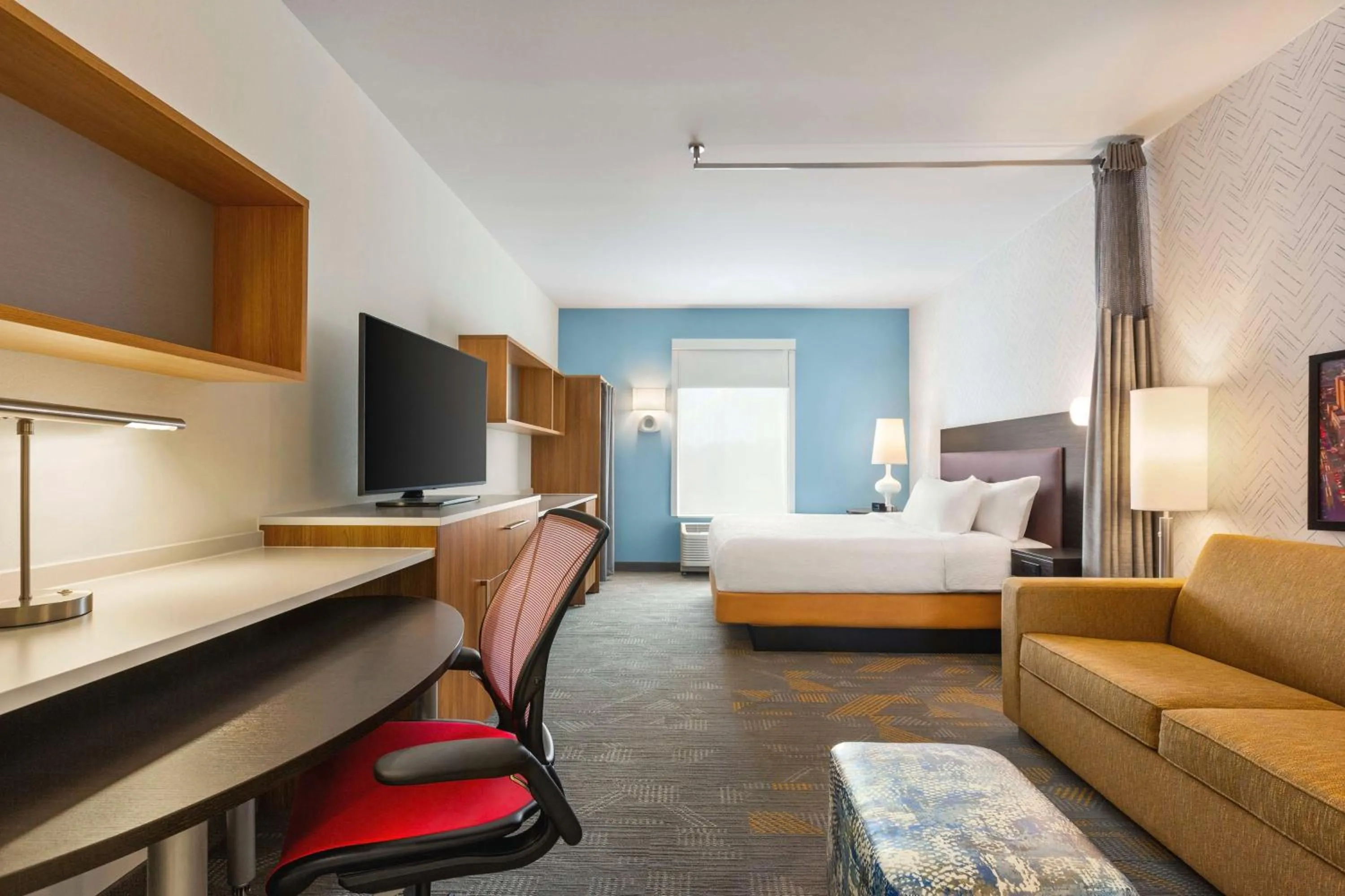 Living room, Bed in Home2 Suites By Hilton York