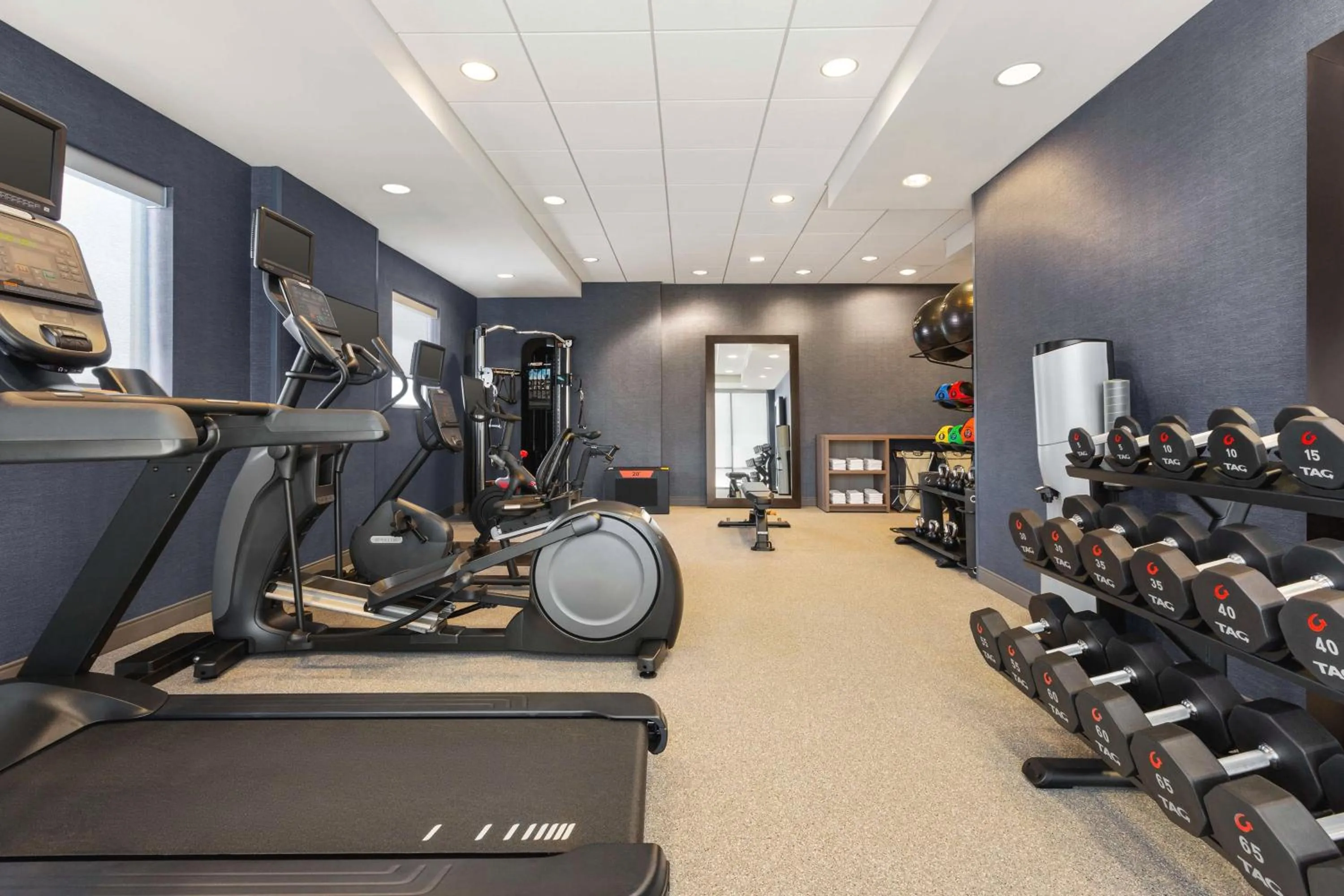 Fitness centre/facilities in Home2 Suites By Hilton York