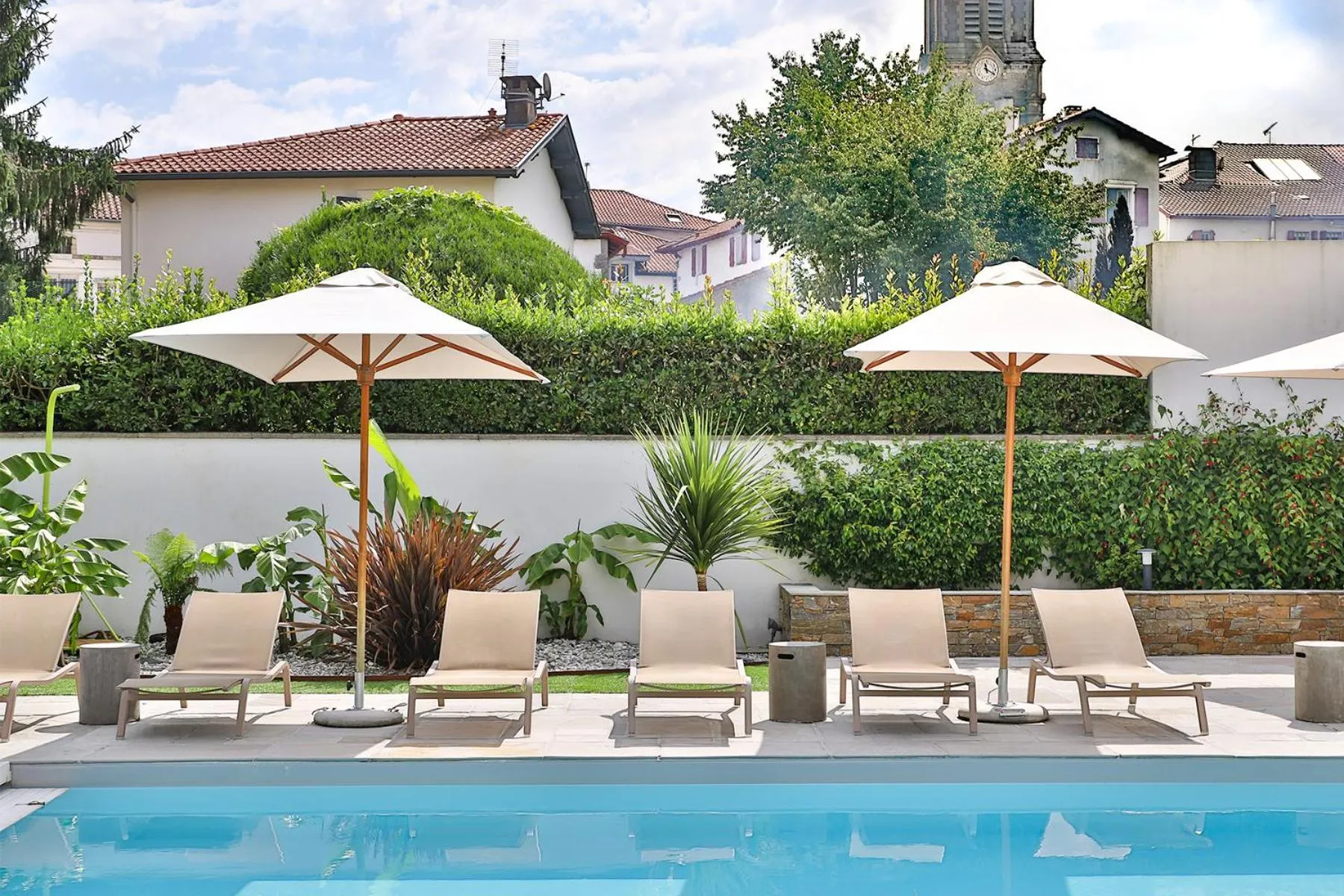 Pool view in Hôtel Argia