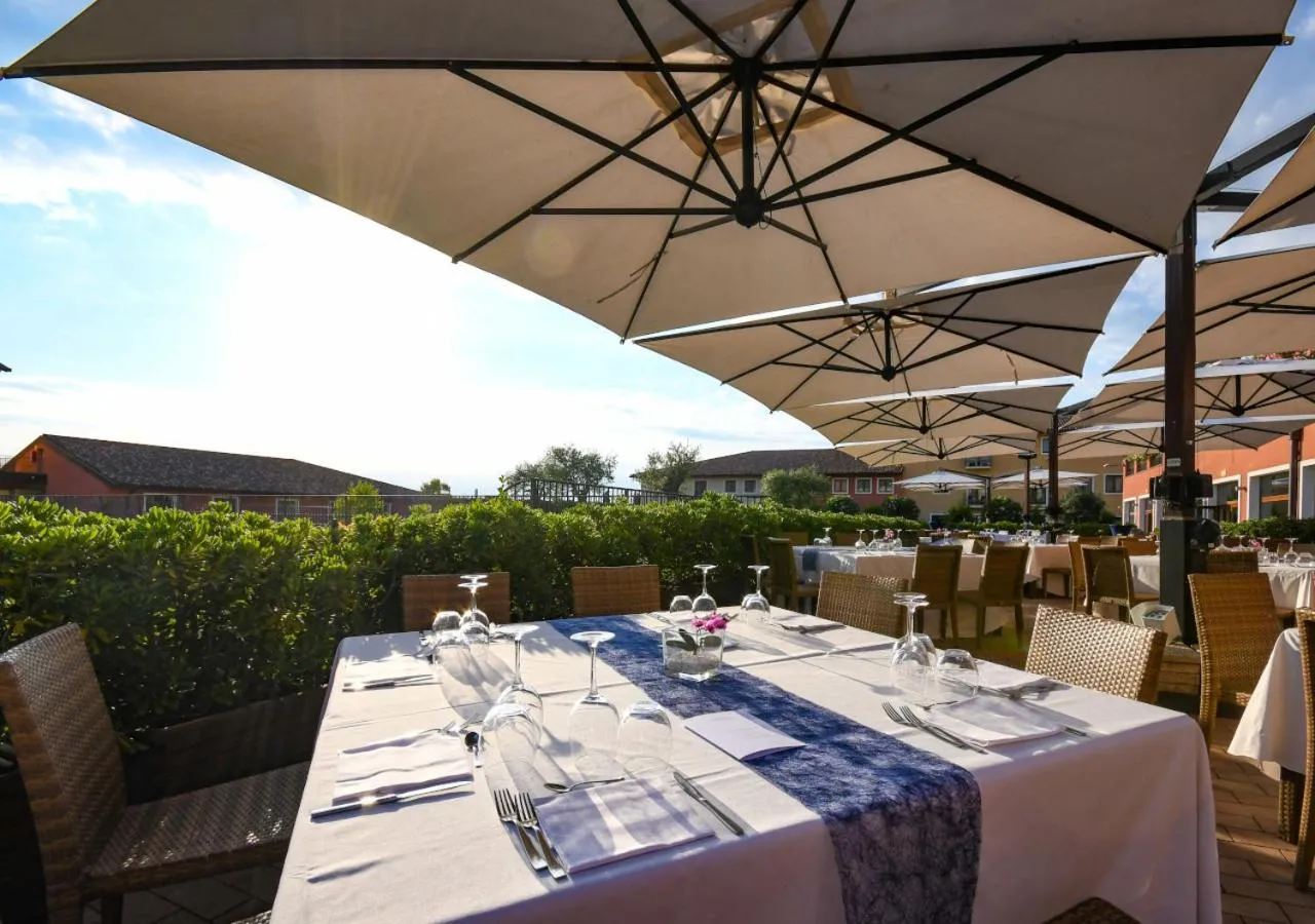 Restaurant/places to eat in TH Lazise - Hotel Parchi Del Garda