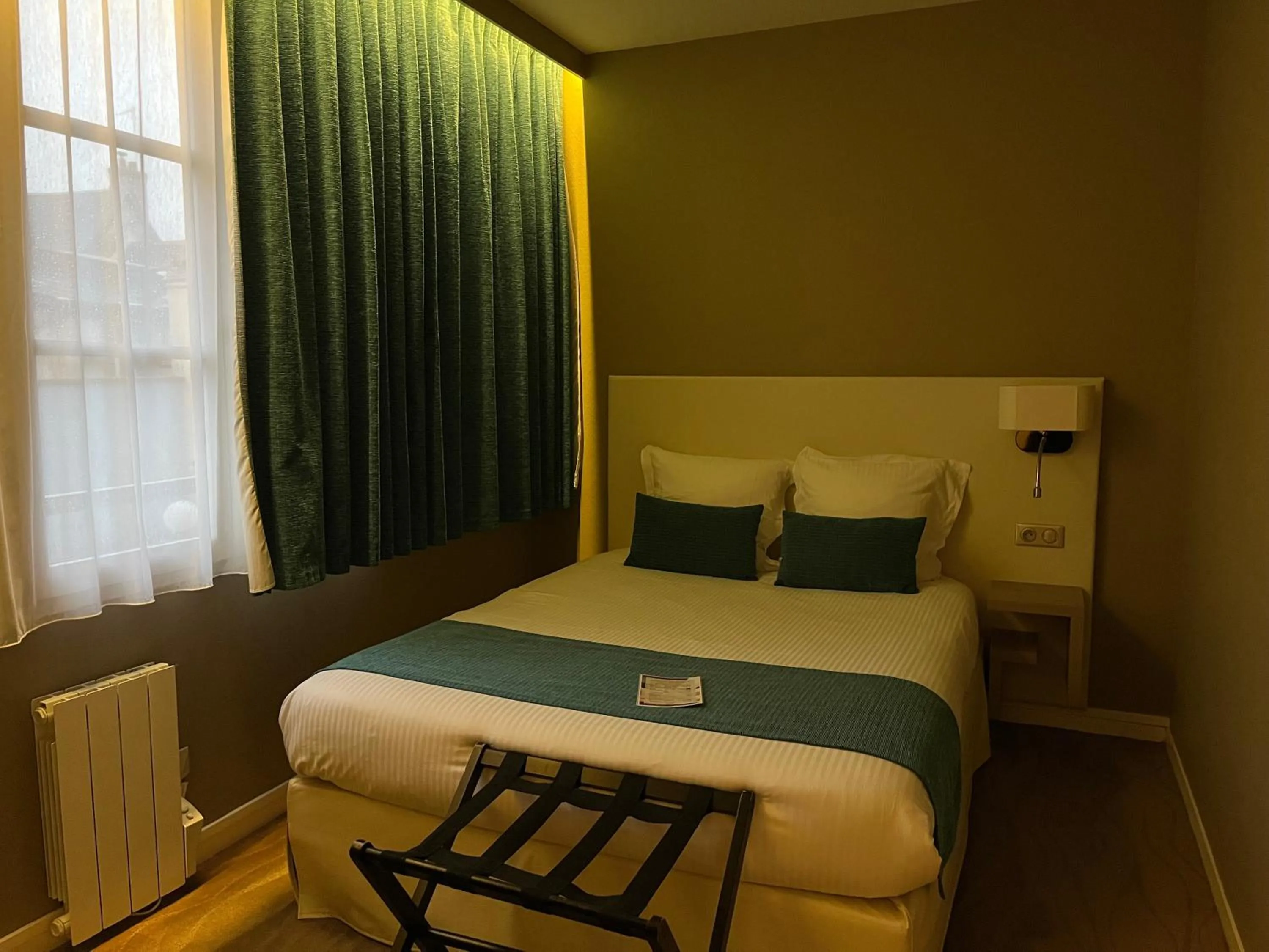 Bed in Hotel Normandy