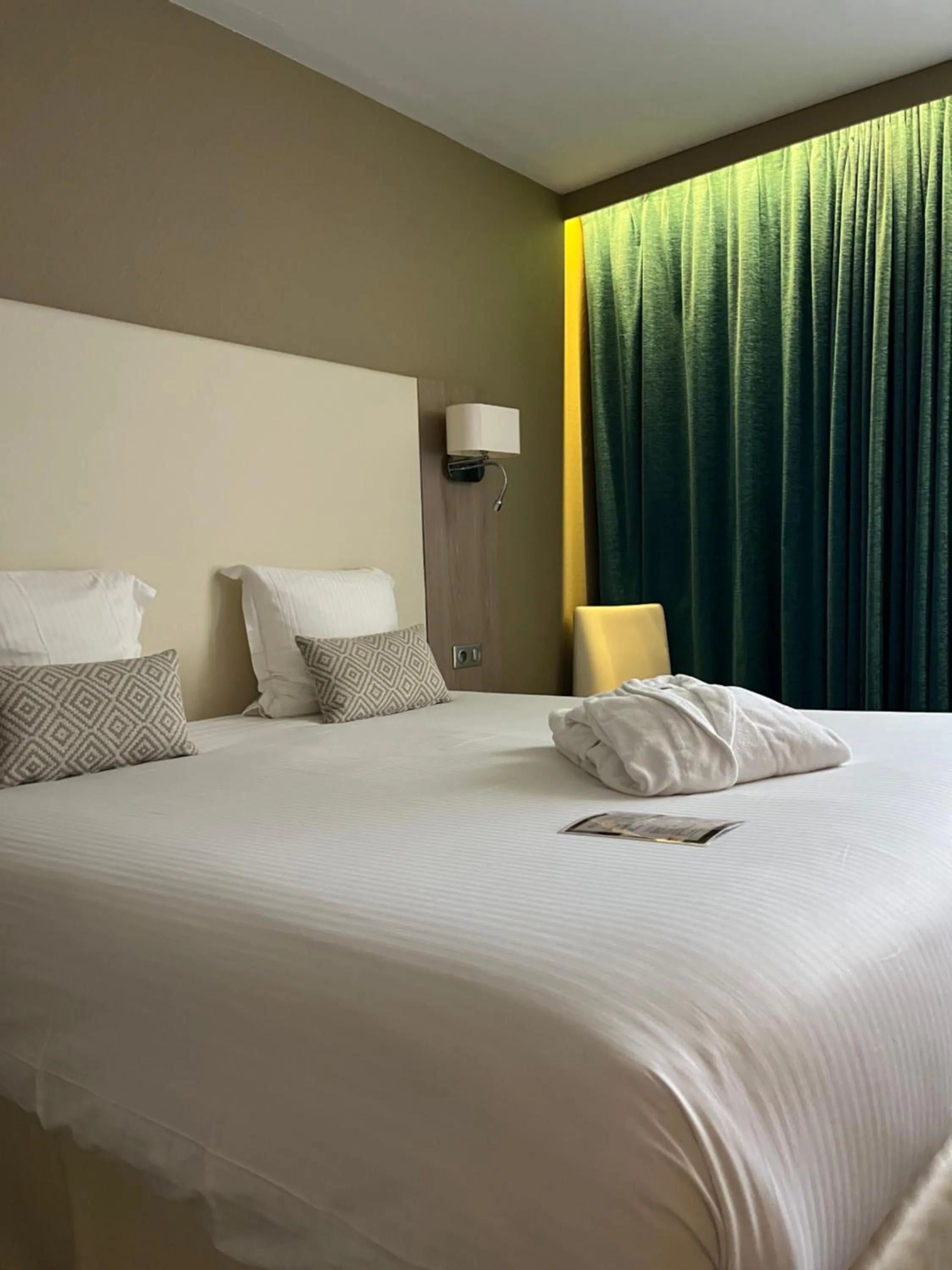 Bed in Hotel Normandy