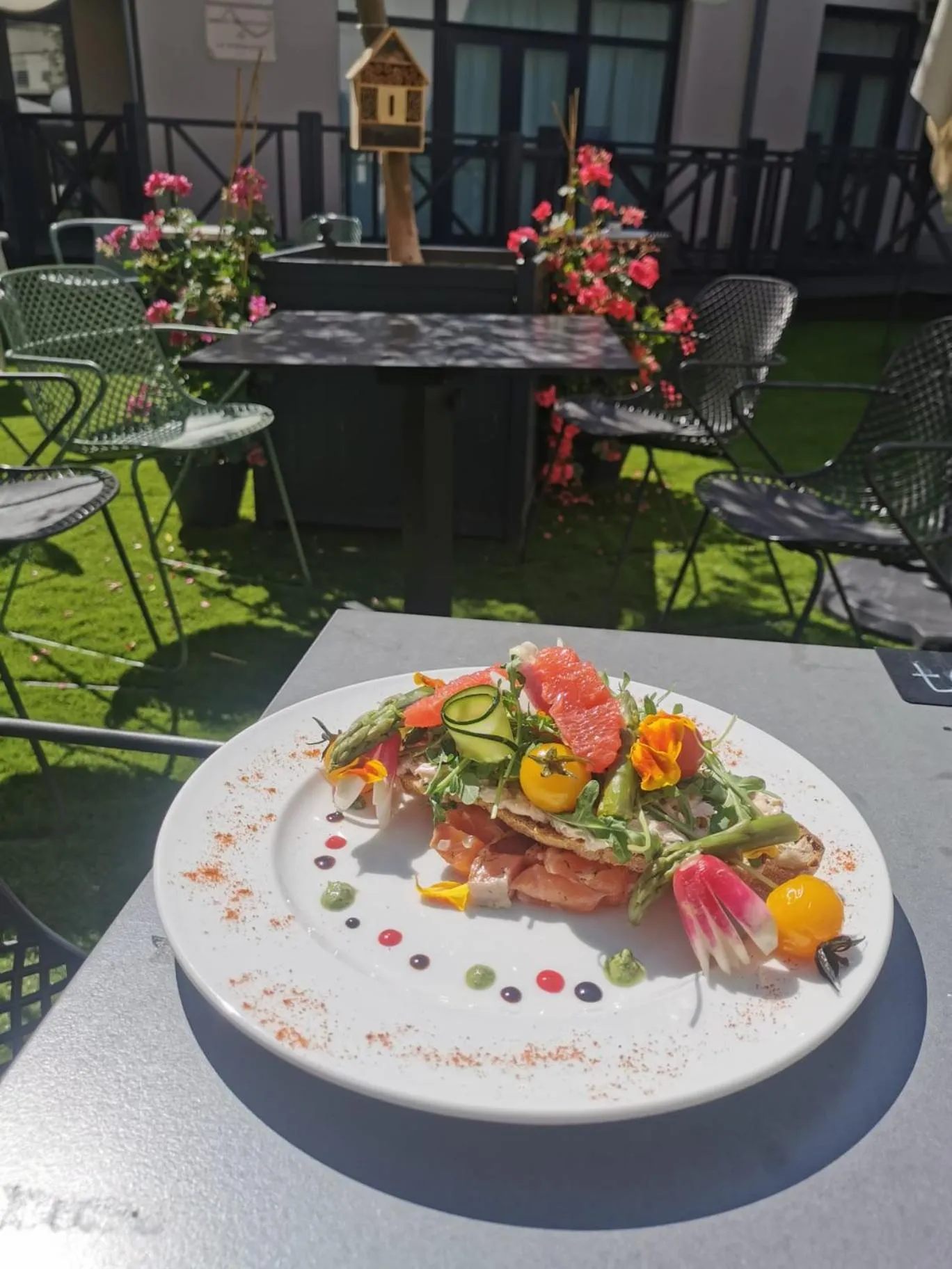 Restaurant/places to eat in Hotel Normandy