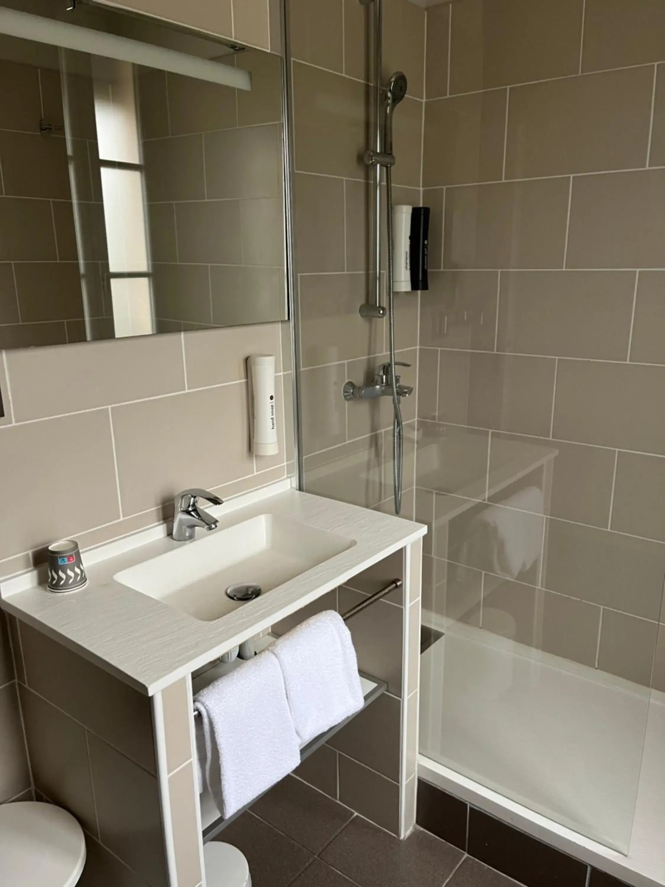 Twin Room in Hotel Normandy Twin Room in Hotel Normandy