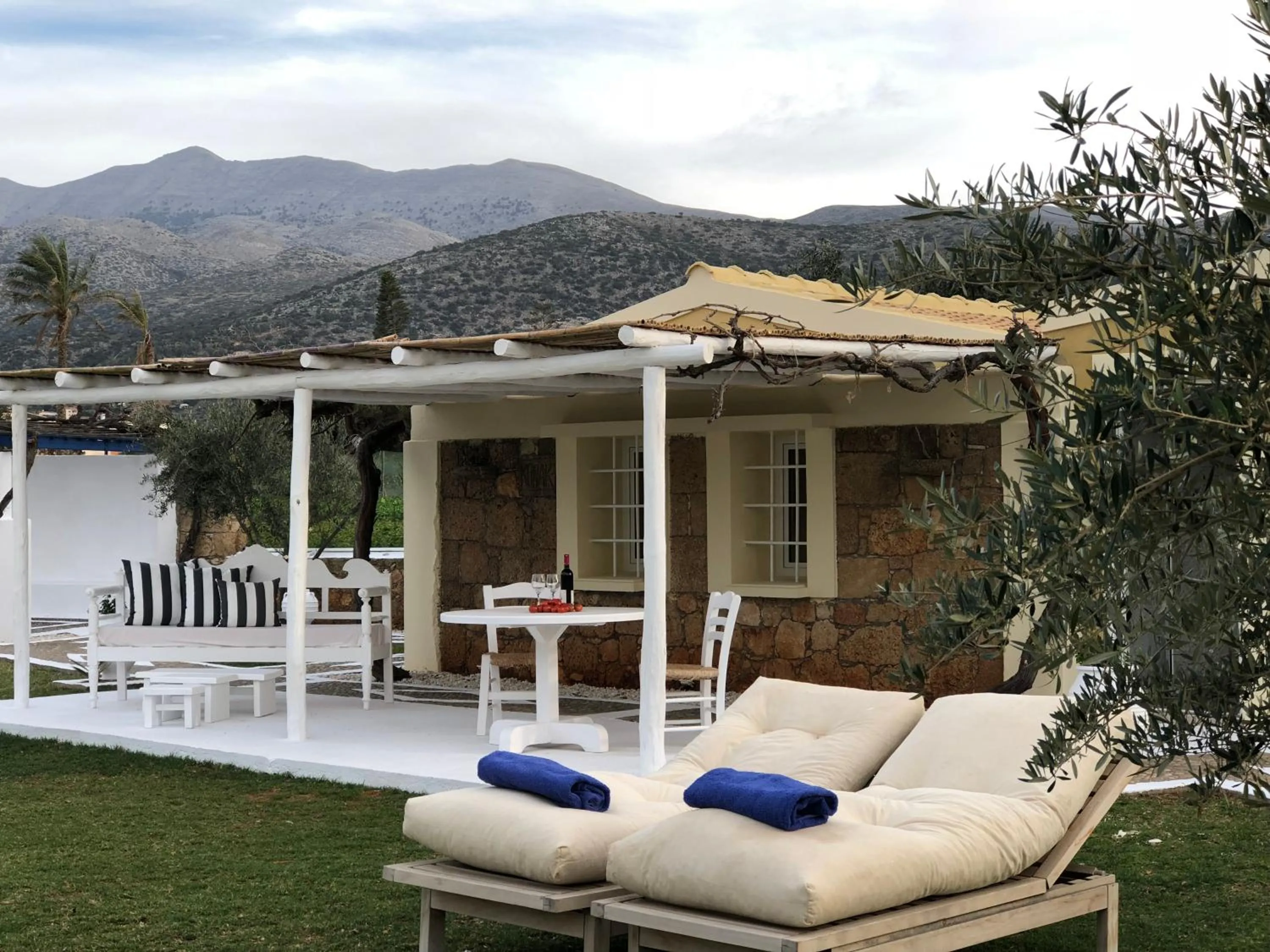 Parthenis Hotel & Suites