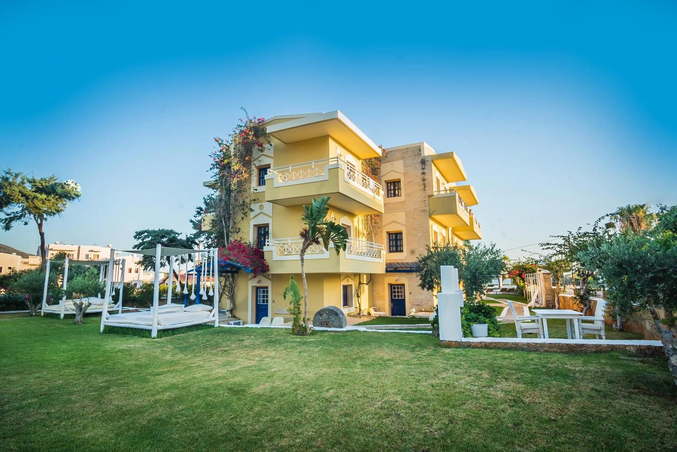 Parthenis Hotel & Suites