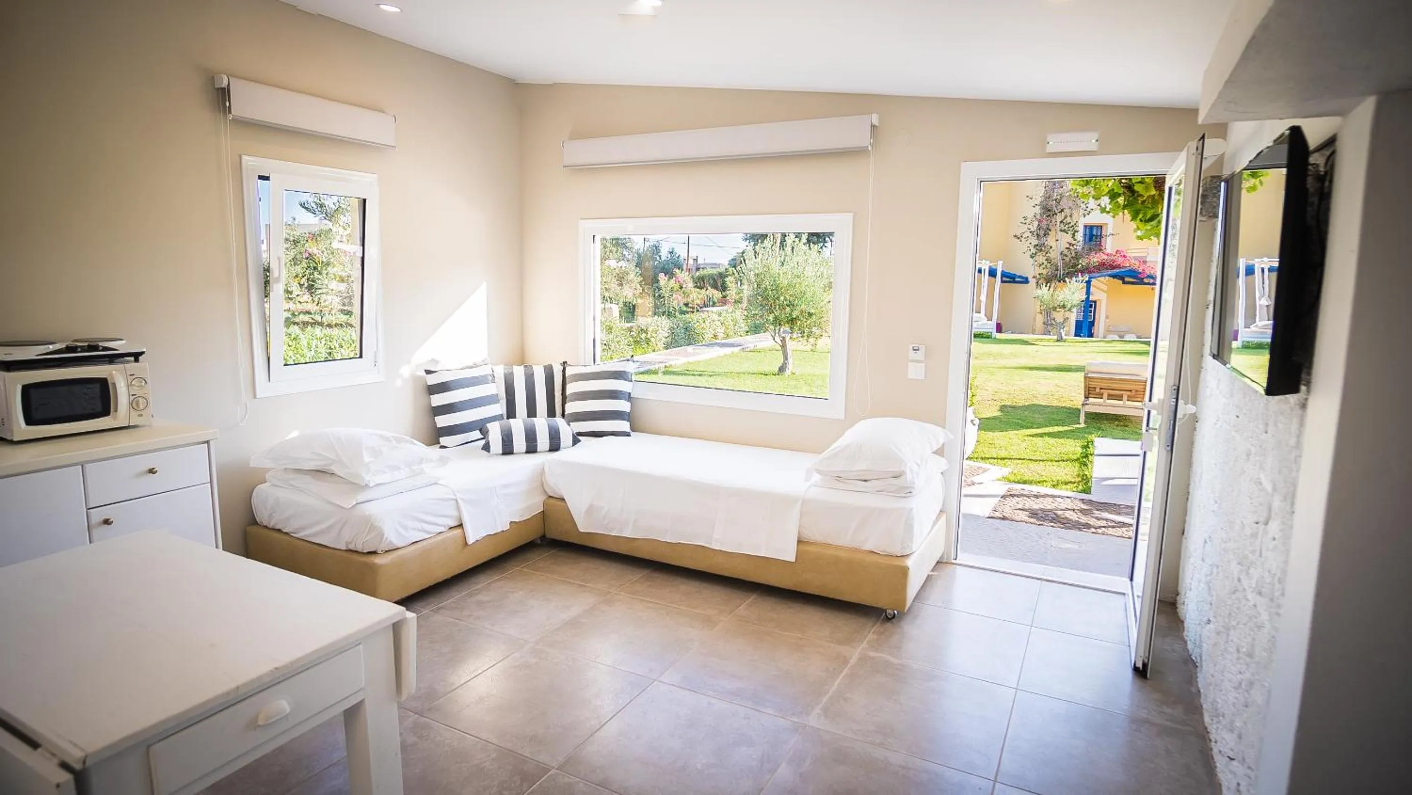 Parthenis Hotel & Suites