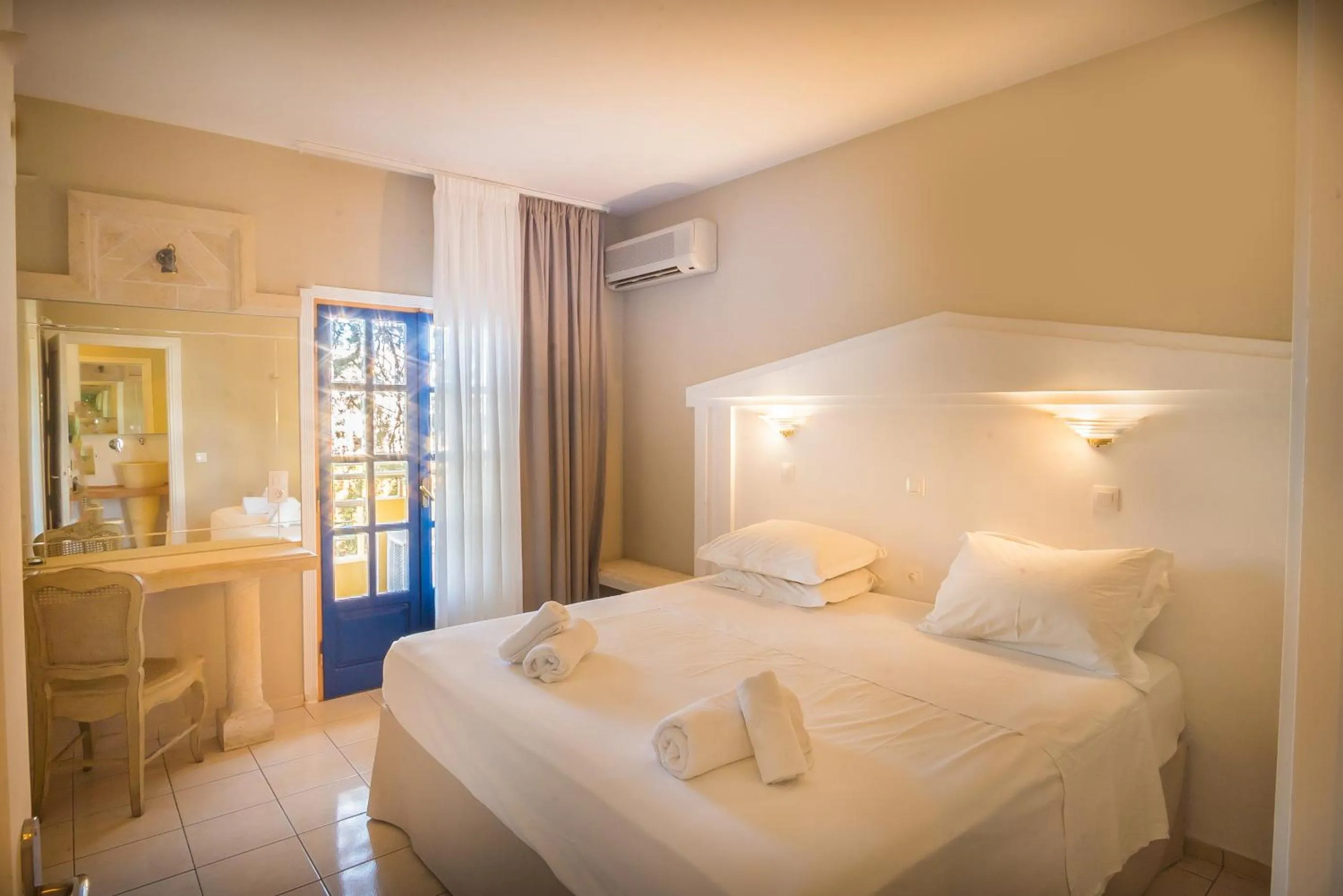 Parthenis Hotel & Suites