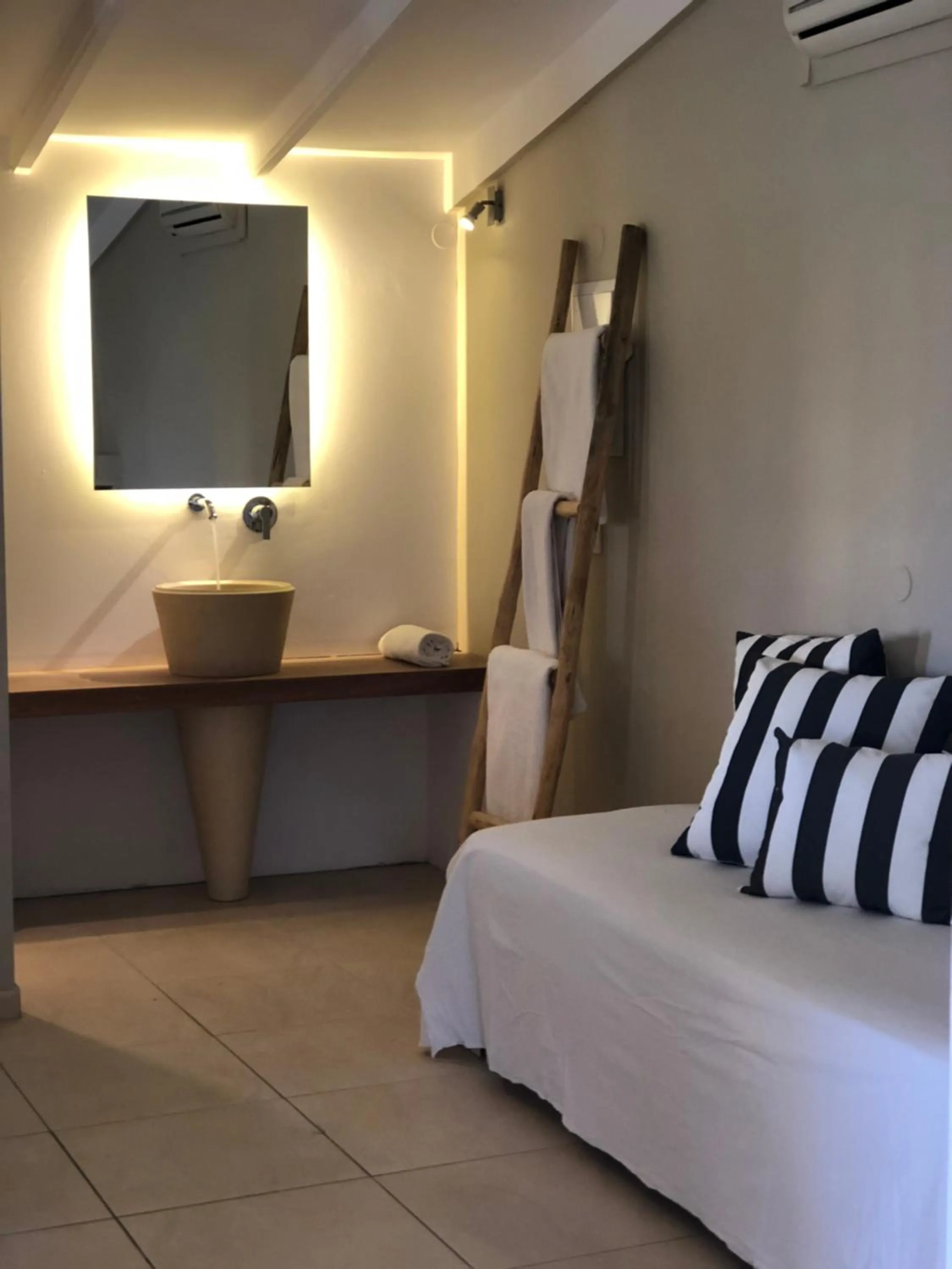 Parthenis Hotel & Suites