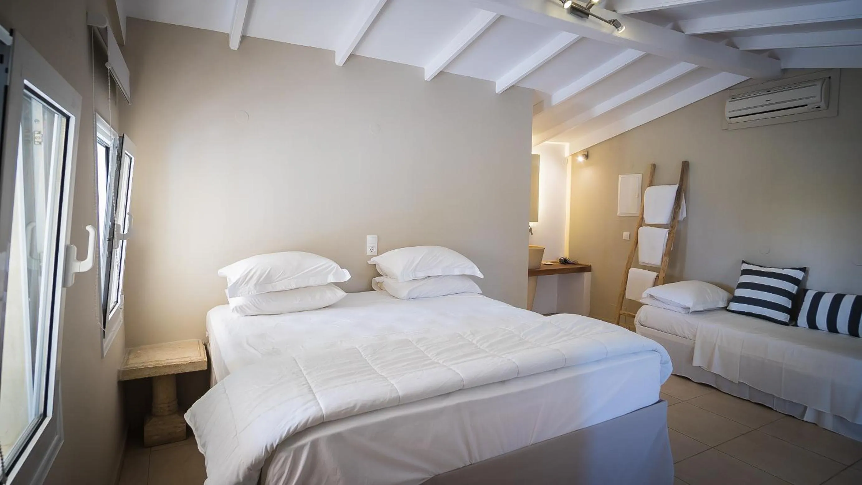 Parthenis Hotel & Suites