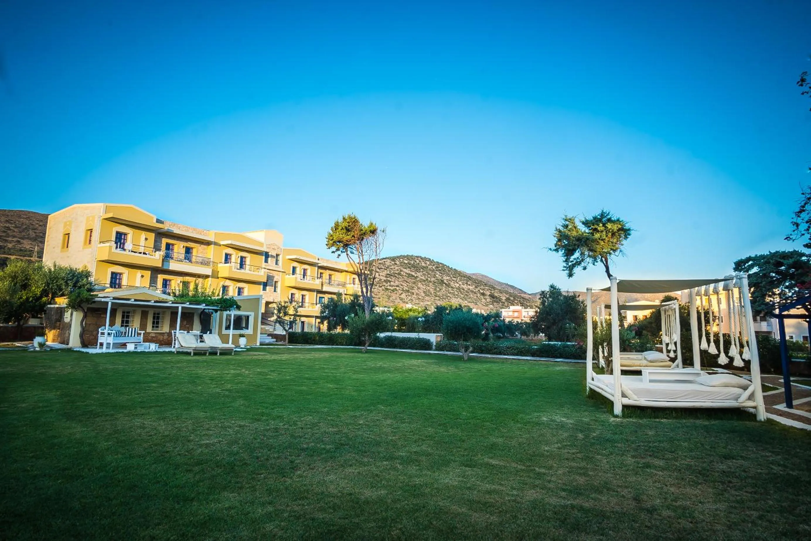 Parthenis Hotel & Suites