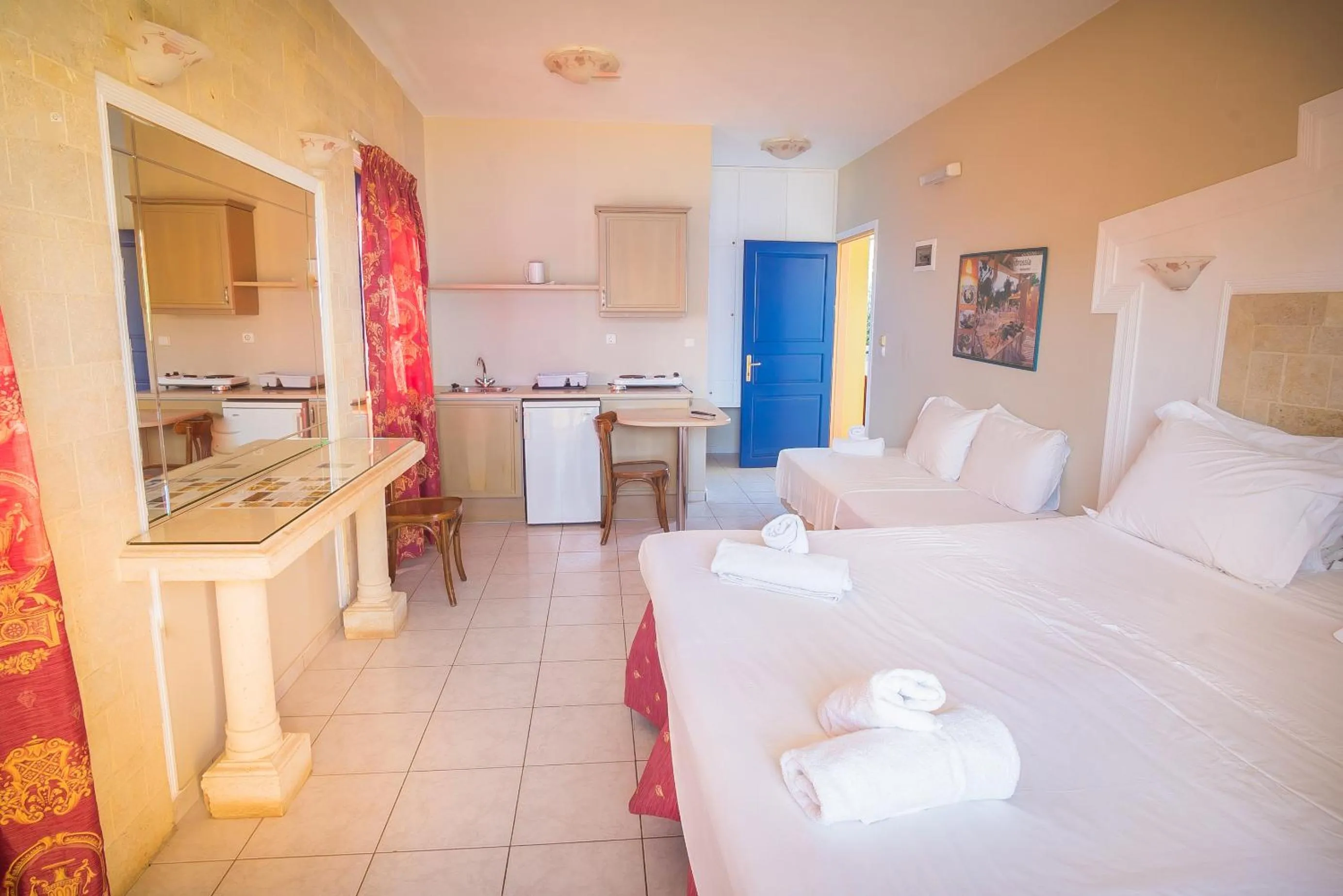 Parthenis Hotel & Suites