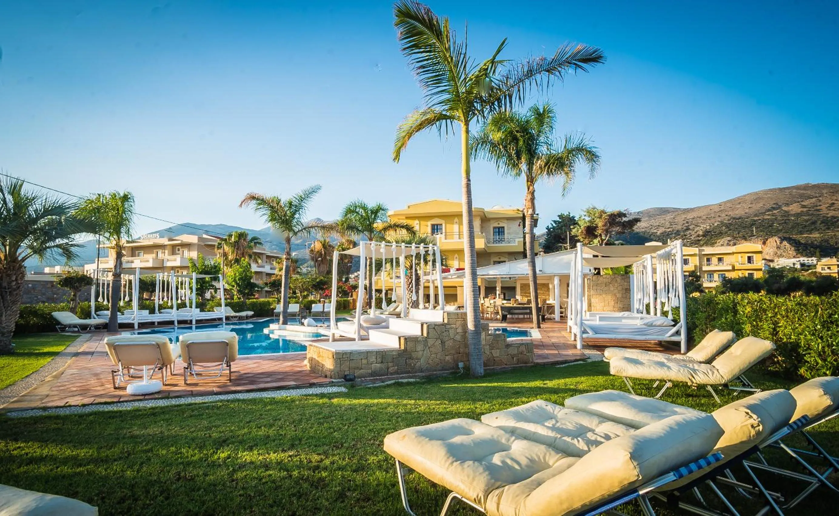 Parthenis Hotel & Suites