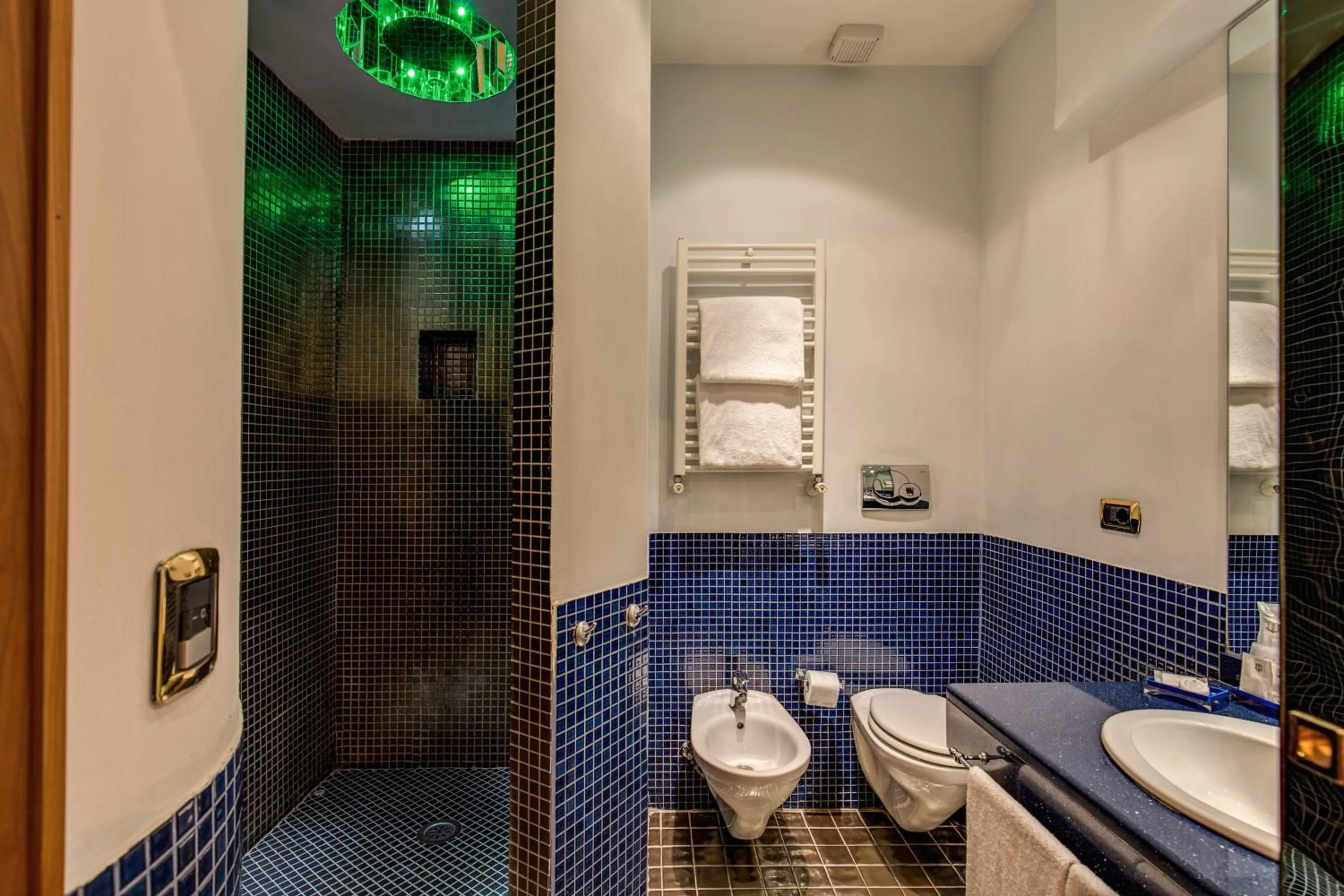 Toilet in Relais Conte Di Cavour De Luxe