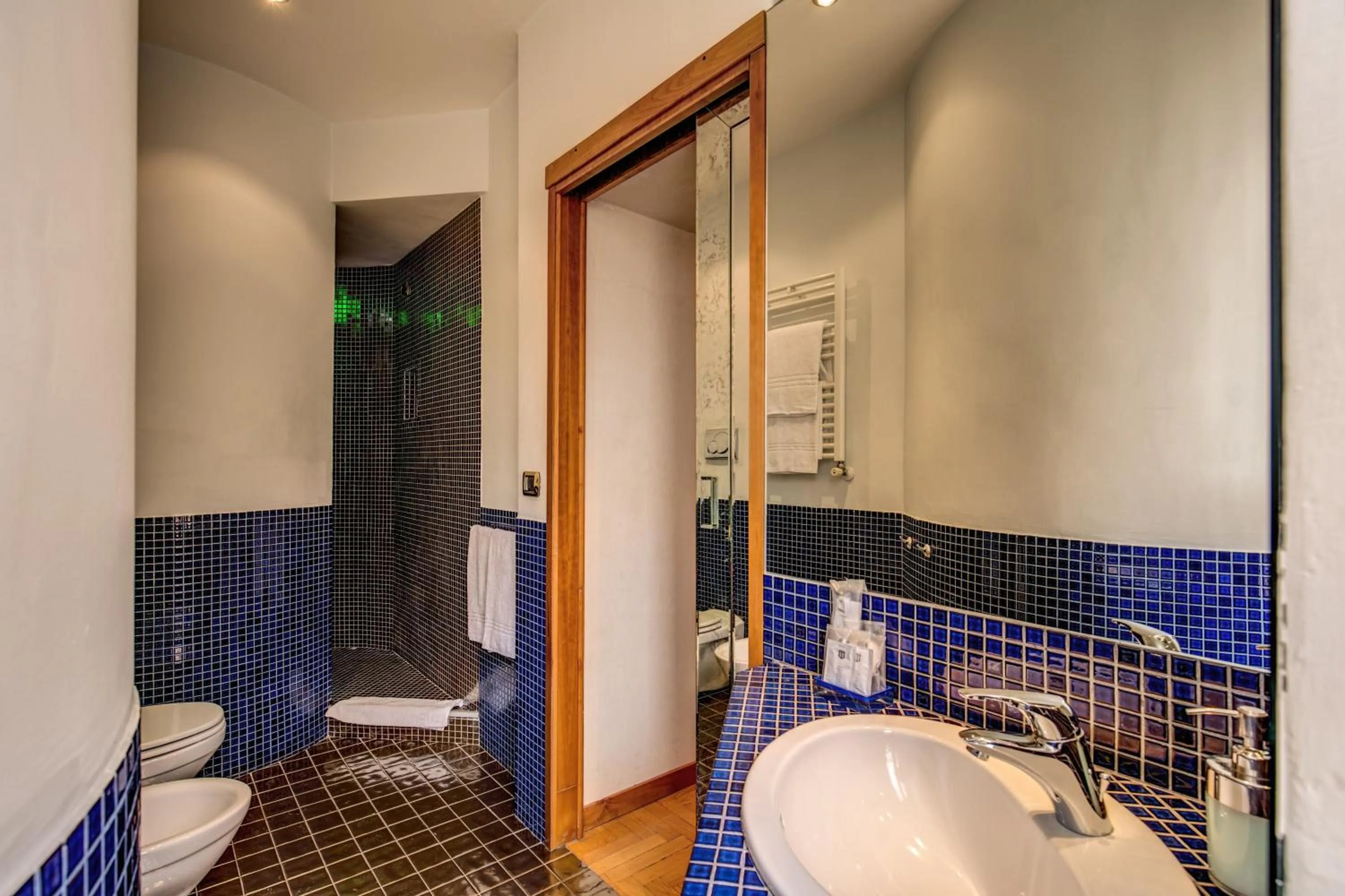 Shower in Relais Conte Di Cavour De Luxe