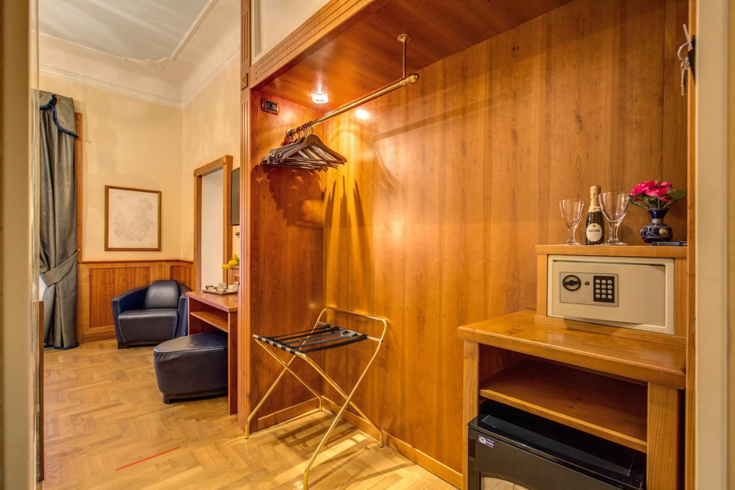 TV and multimedia in Relais Conte Di Cavour De Luxe