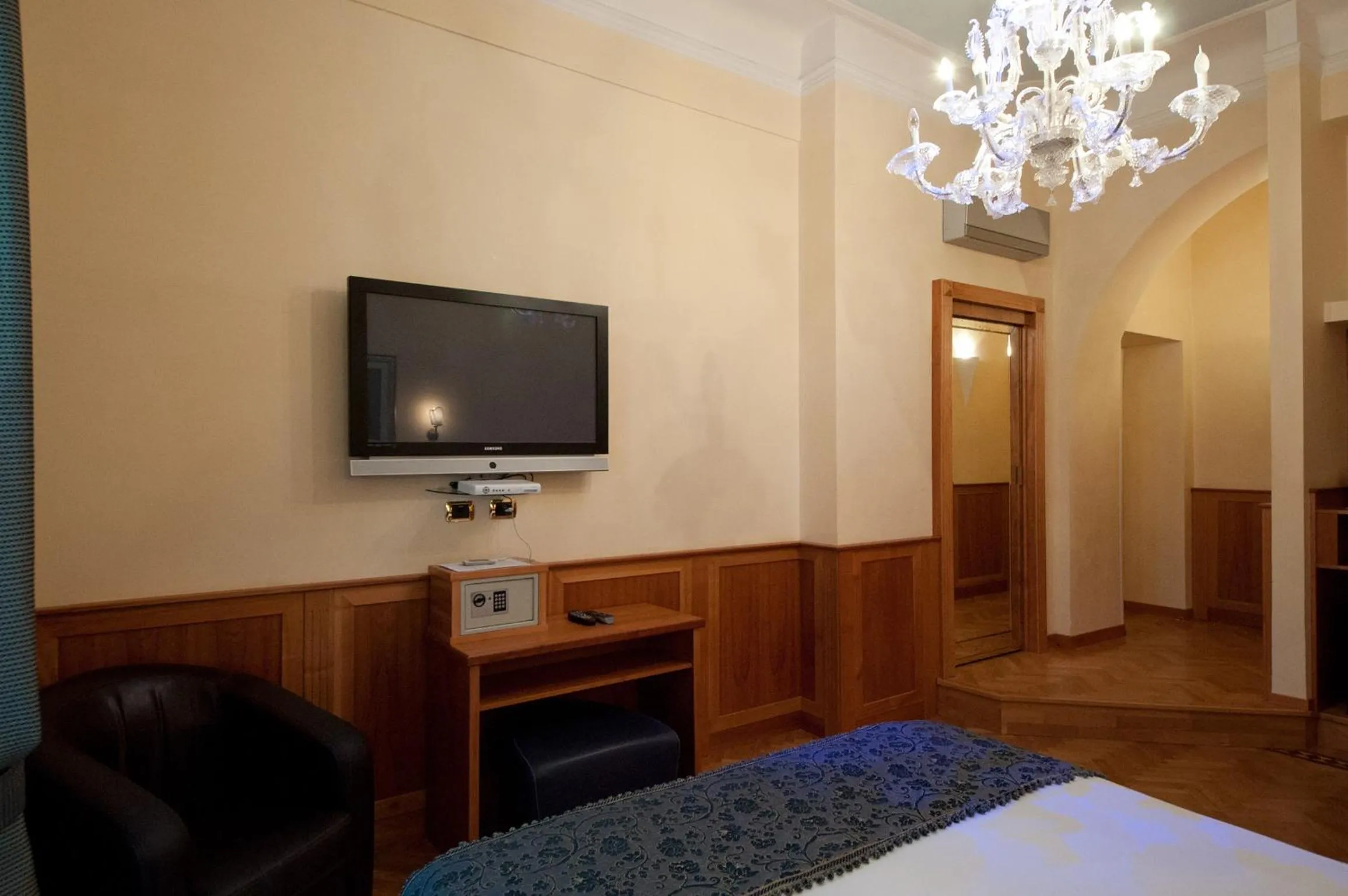 Other, Bed in Relais Conte Di Cavour De Luxe