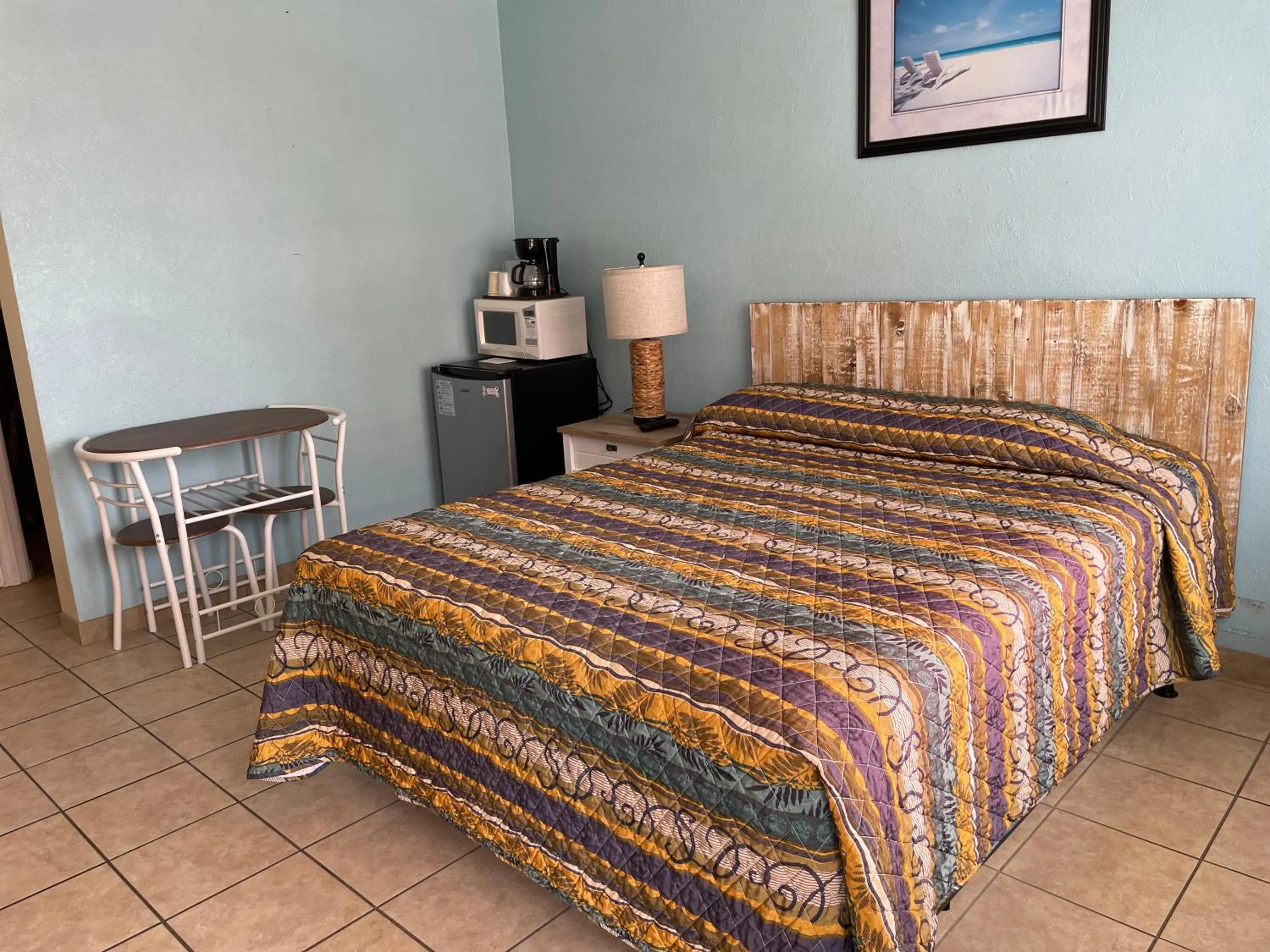 Bedroom, Bed in Beach Colony Motel