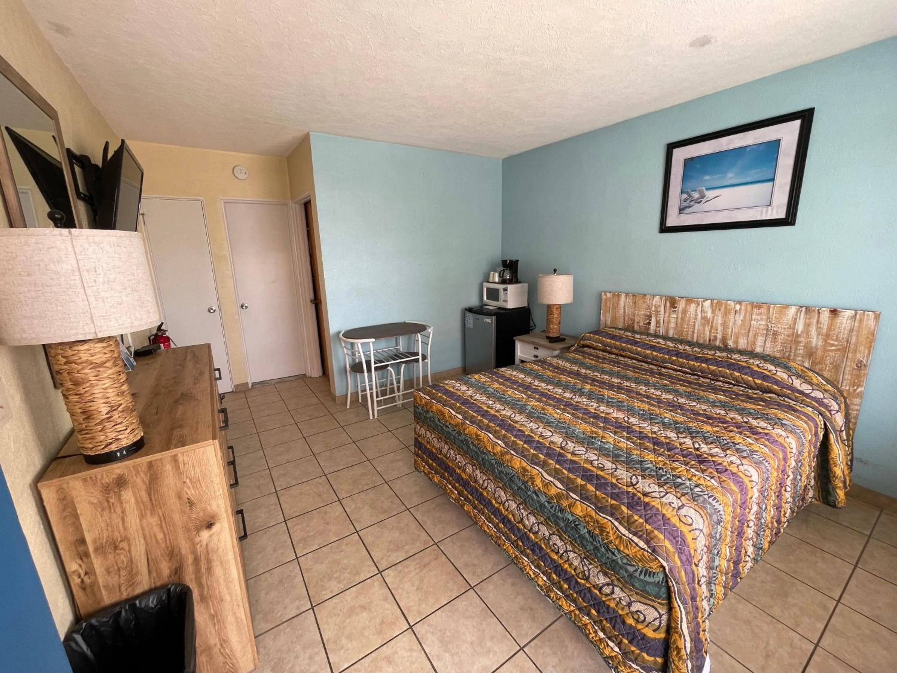 Photo of the whole room, Bed in Beach Colony Motel