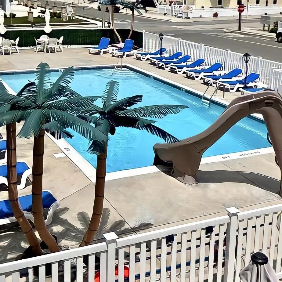 Swimming pool in Beach Colony Motel