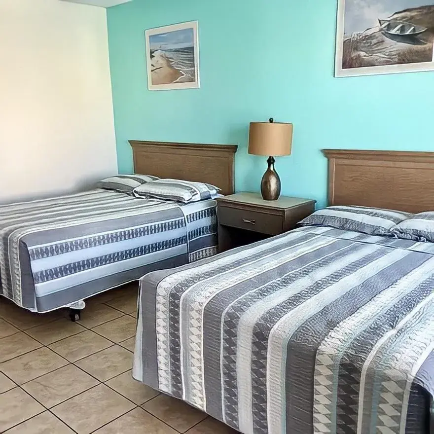 Deluxe Room - Upper Floor in Beach Colony Motel Deluxe Room - Upper Floor in Beach Colony Motel