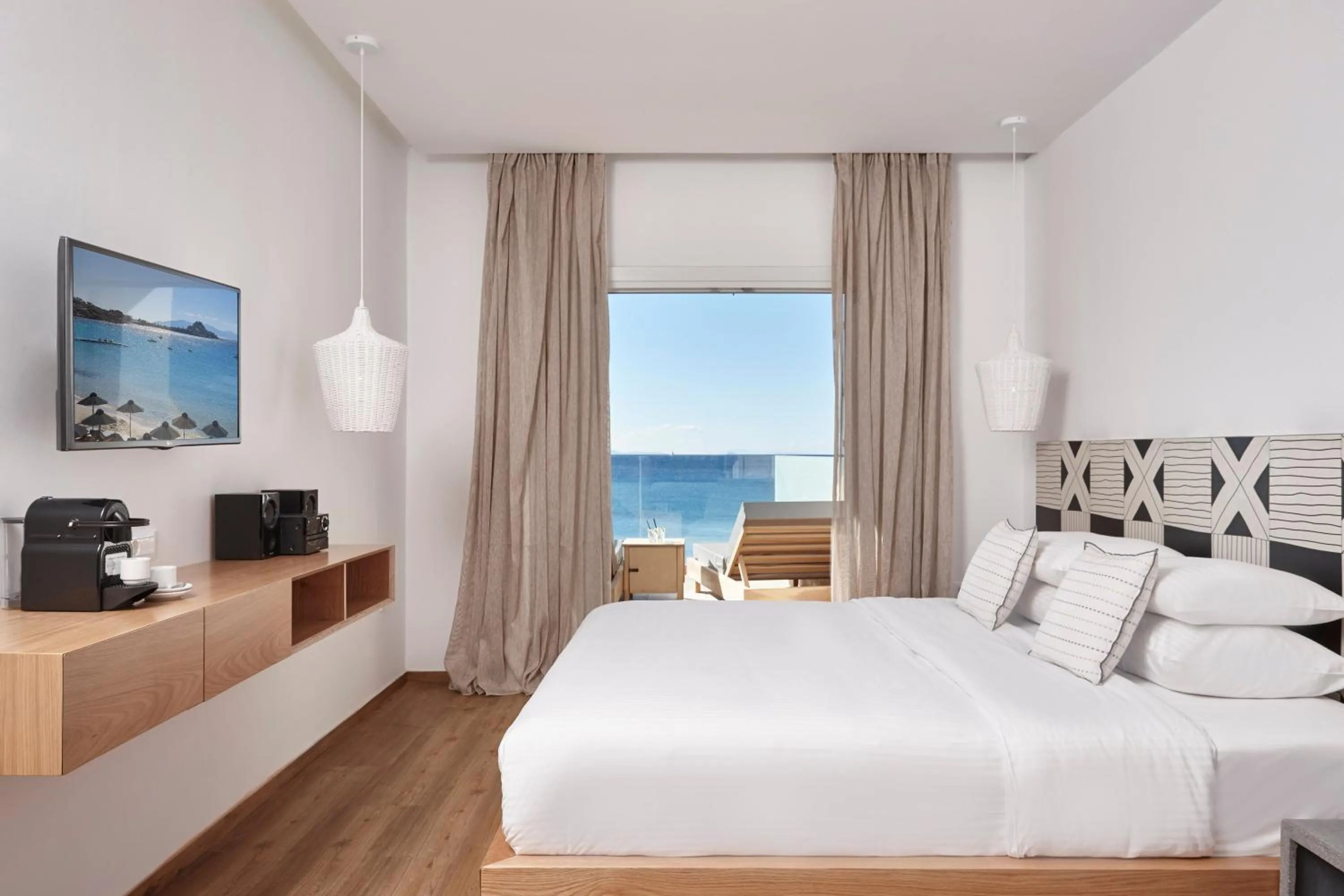 Sea view, Bed in Mykonos Kosmoplaz Beach Resort Hotel