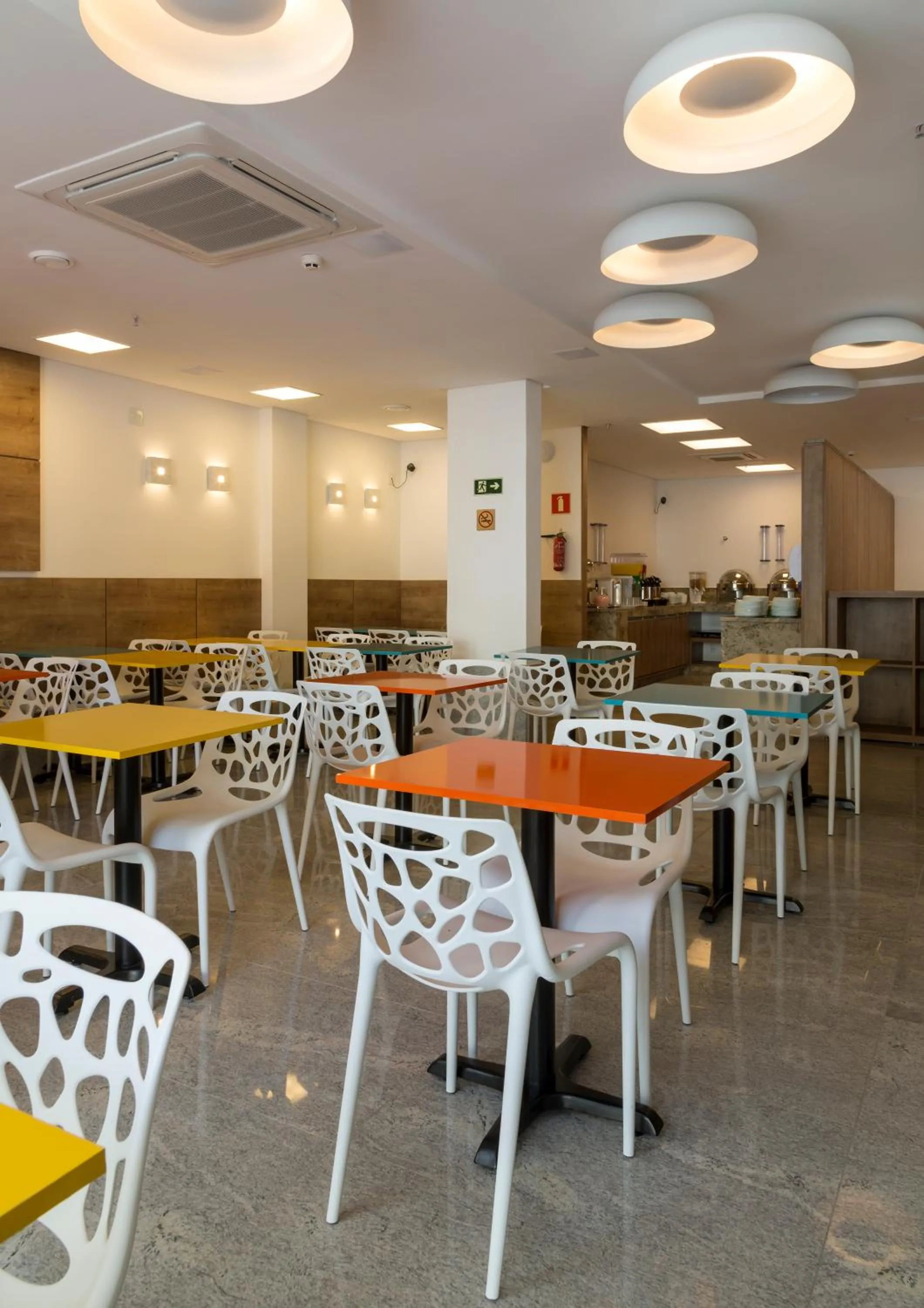 Restaurant/places to eat in Go Inn Vitória