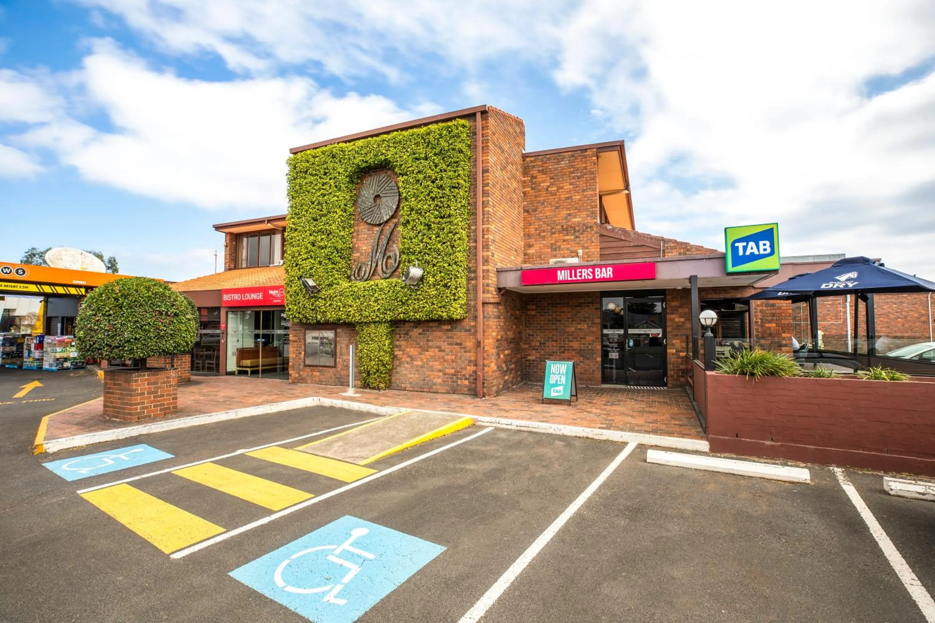 Facade/entrance in Nightcap at Millers Inn