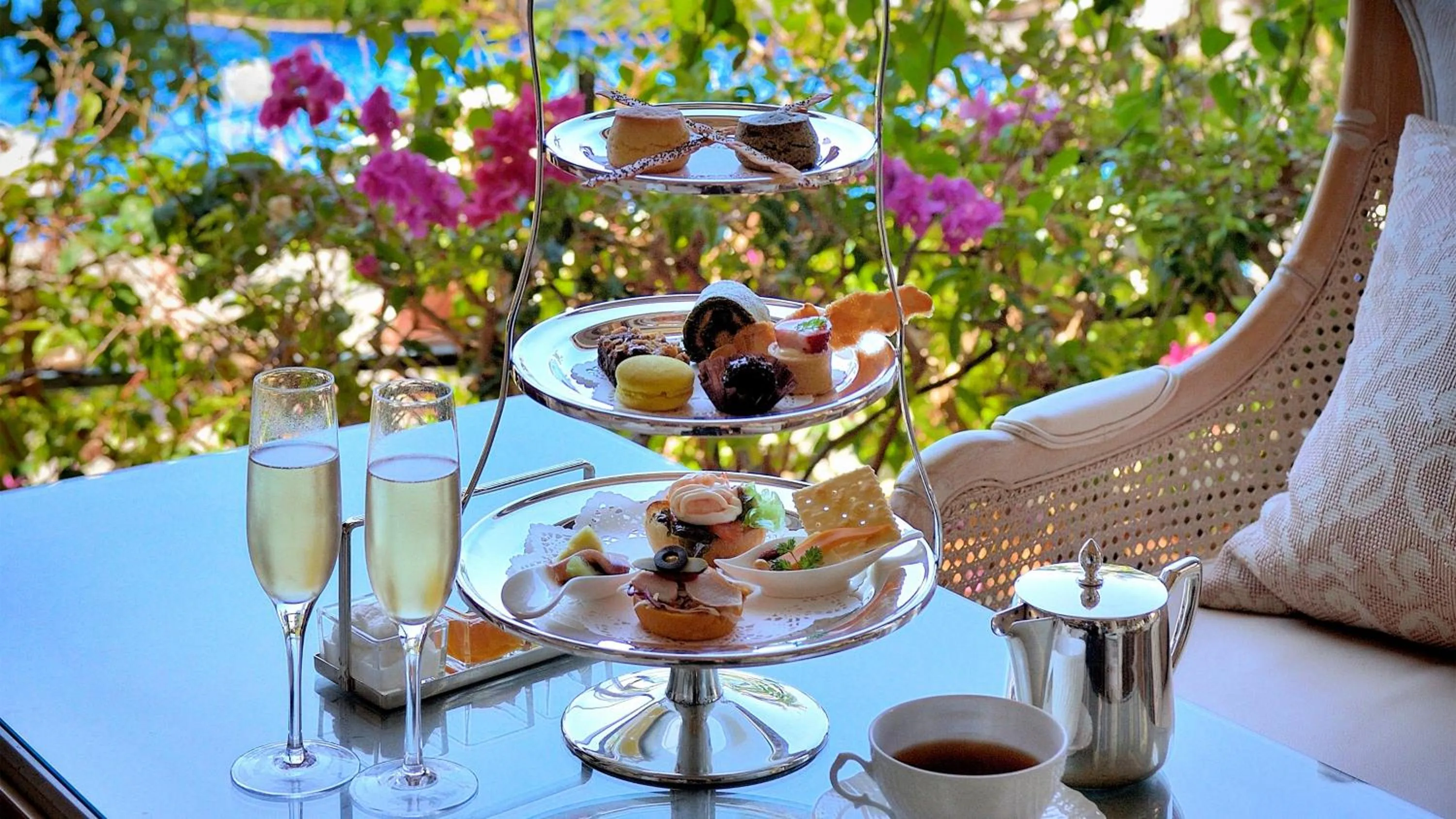 Food and drinks in The Busena Terrace