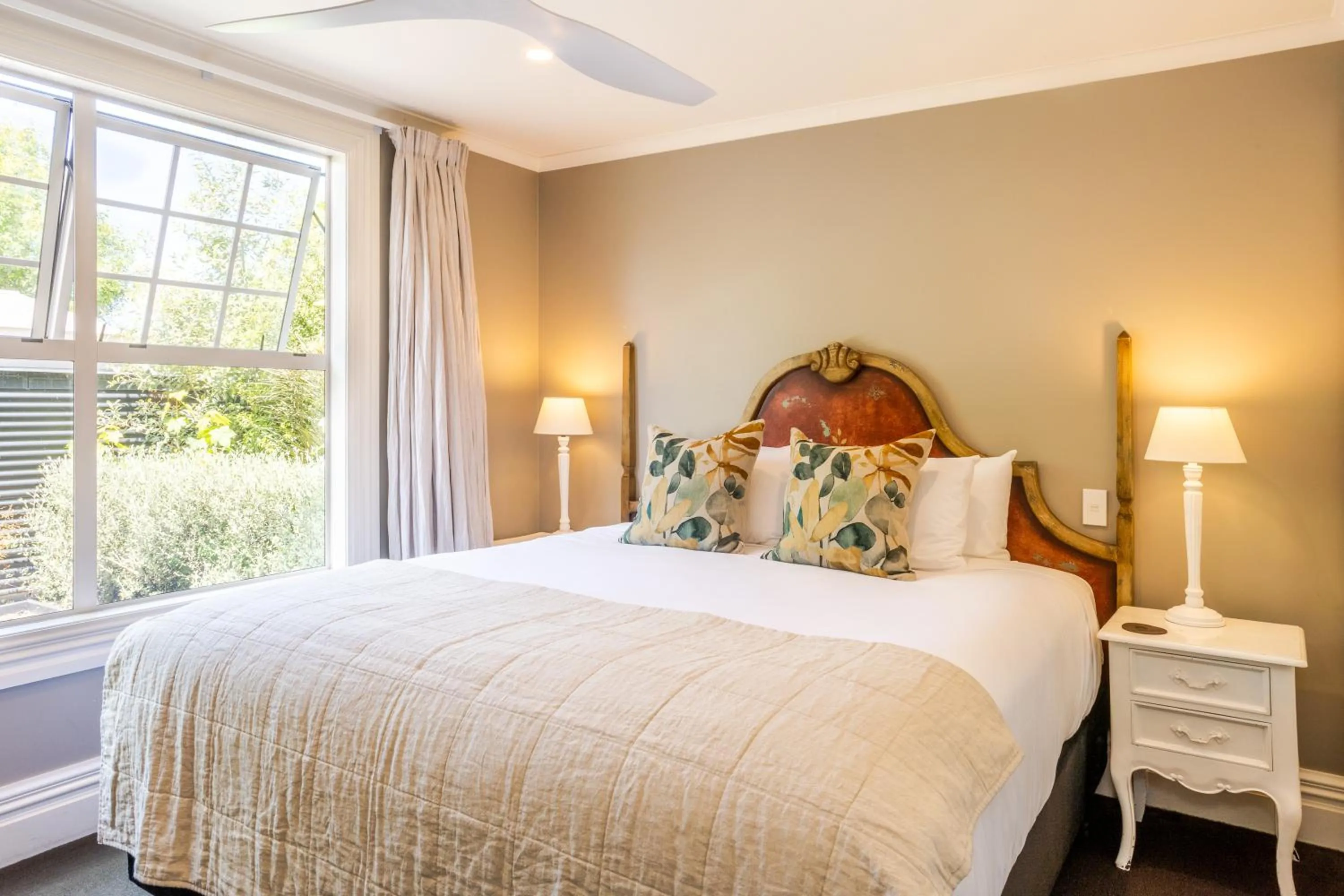 Bed in The White Swan Hotel