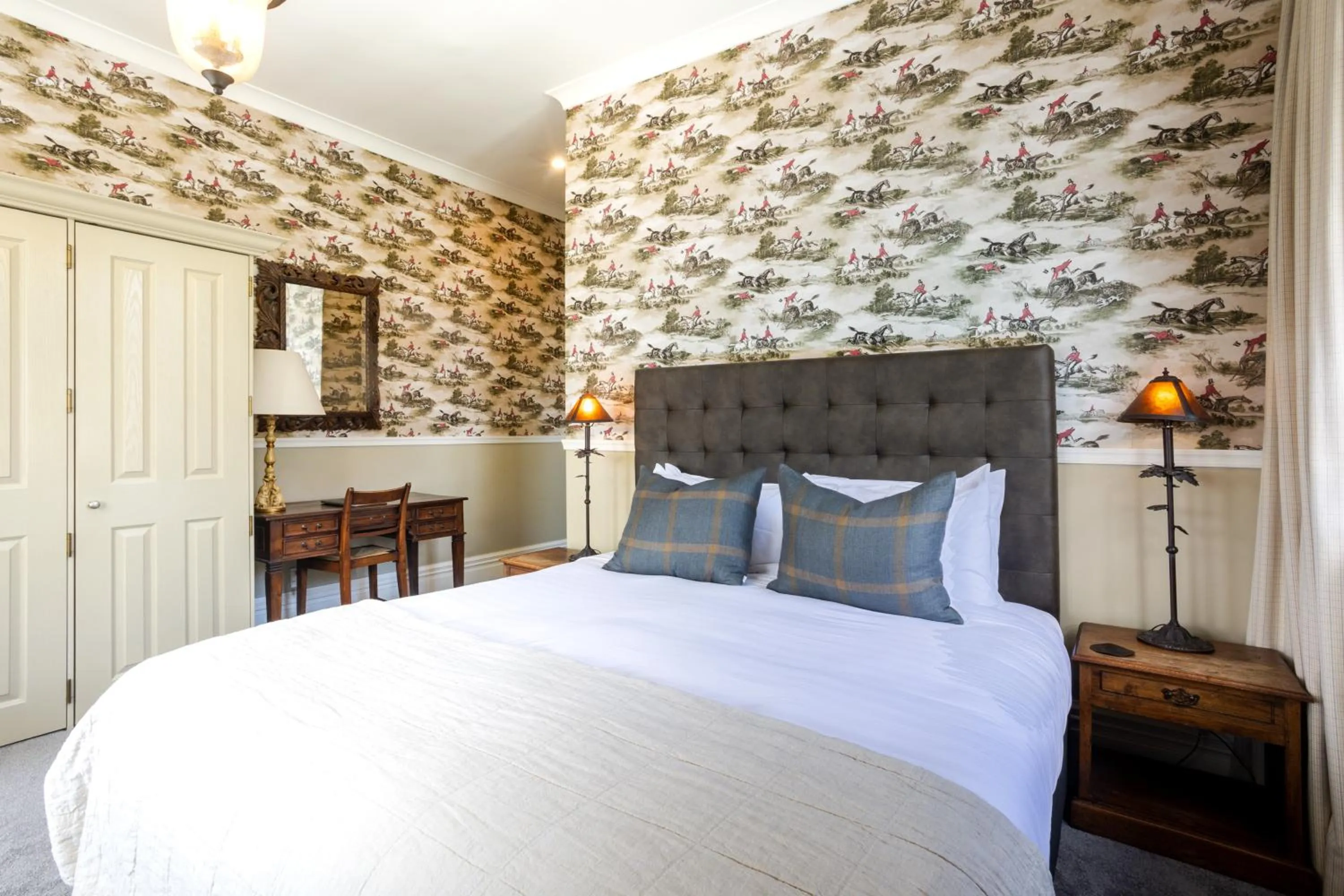 Bed in The White Swan Hotel