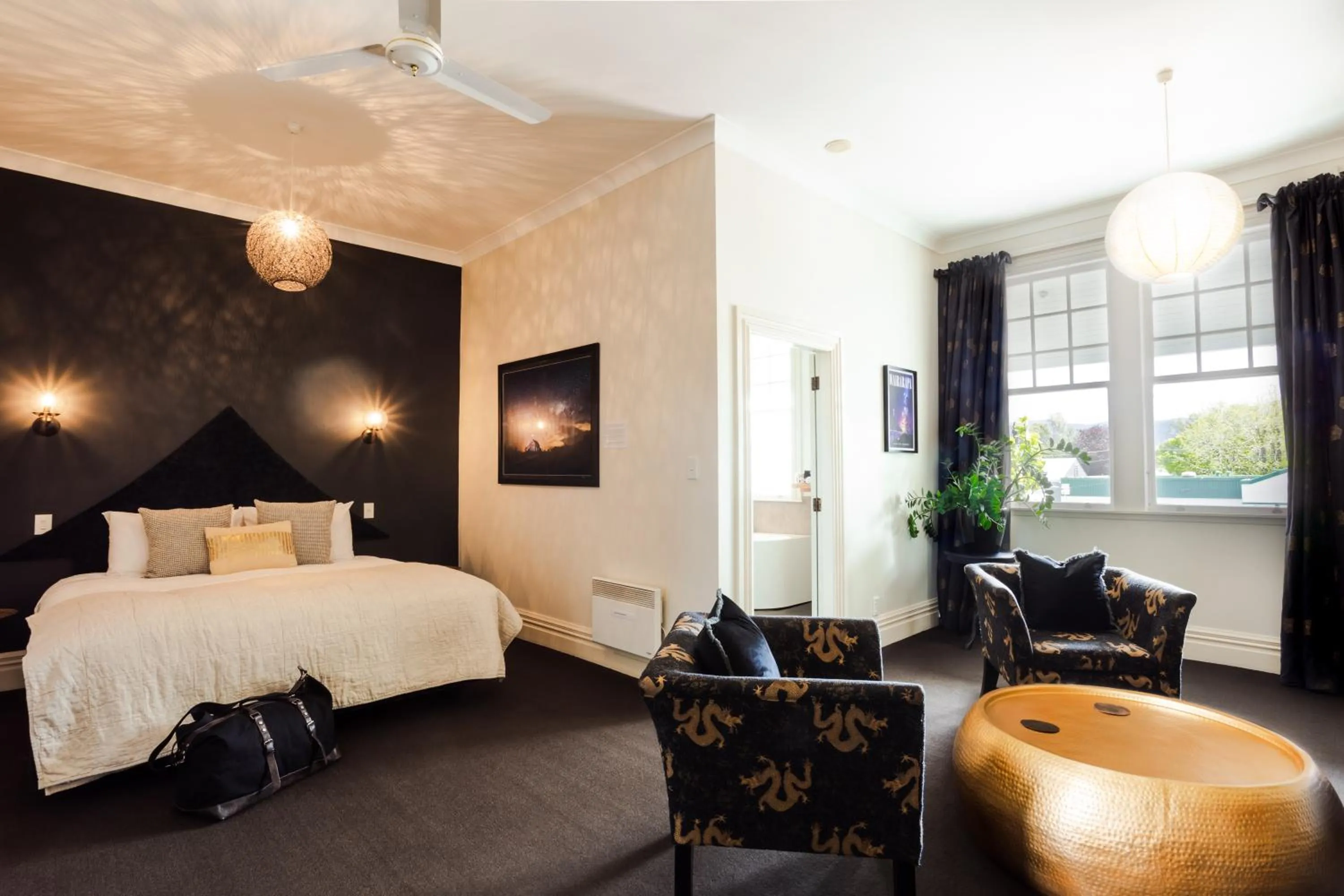 Bed in The White Swan Hotel