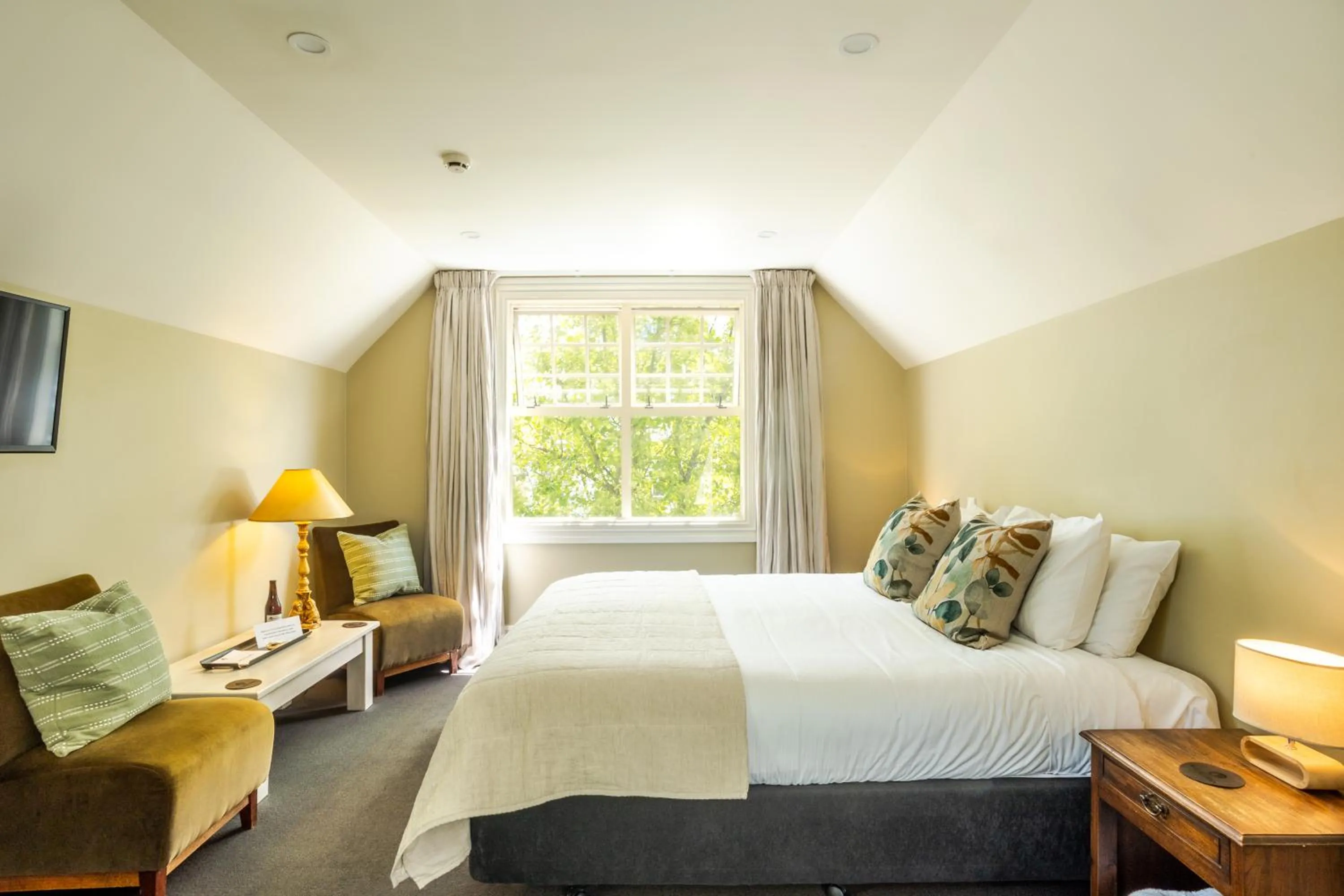 Bed in The White Swan Hotel