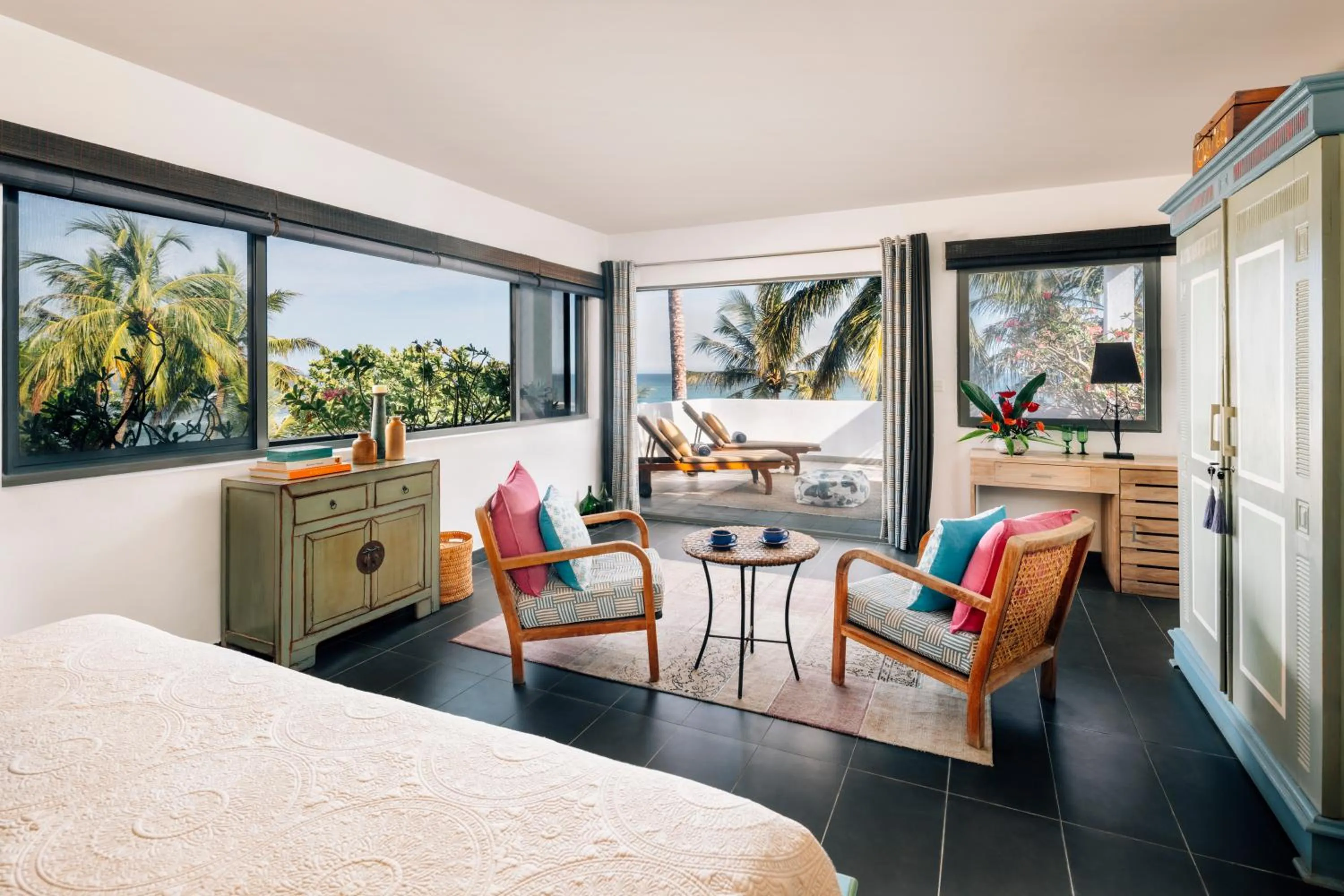 Bed in Owl and the Pussycat Hotel & Restaurant