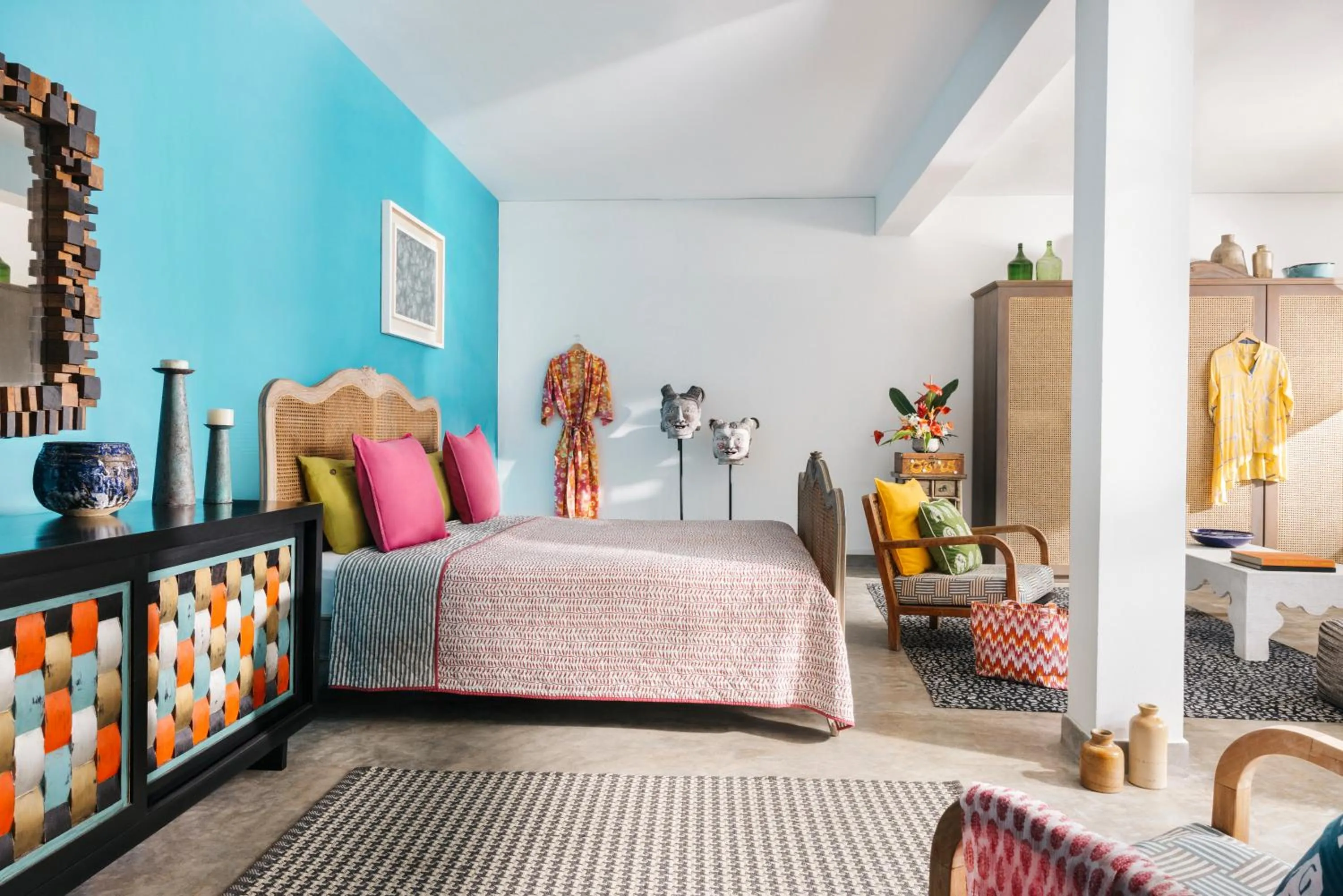 Bed in Owl and the Pussycat Hotel & Restaurant