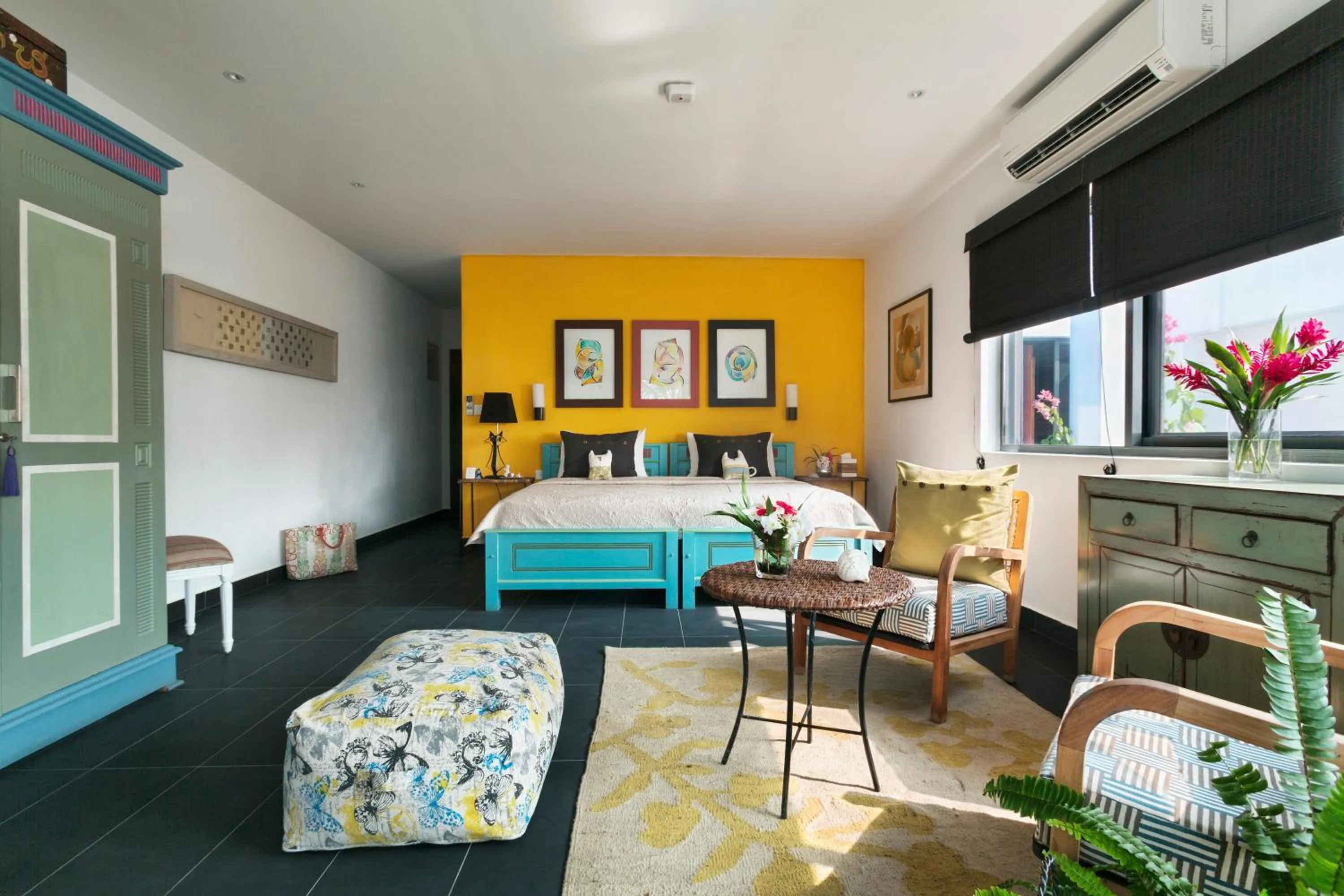 Photo of the whole room, Bed in Owl and the Pussycat Hotel & Restaurant