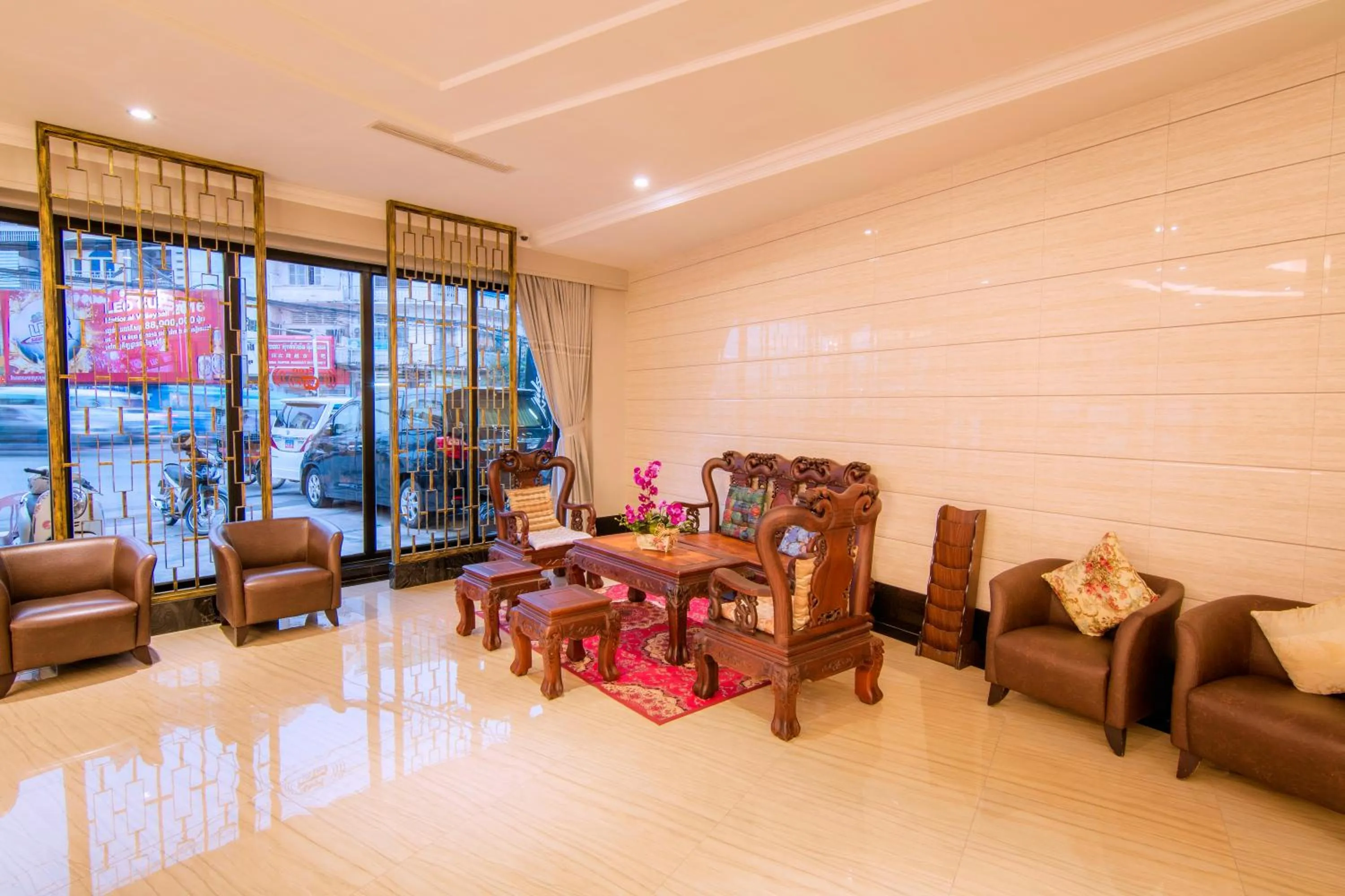 Communal lounge/ TV room in Paradise Hotel