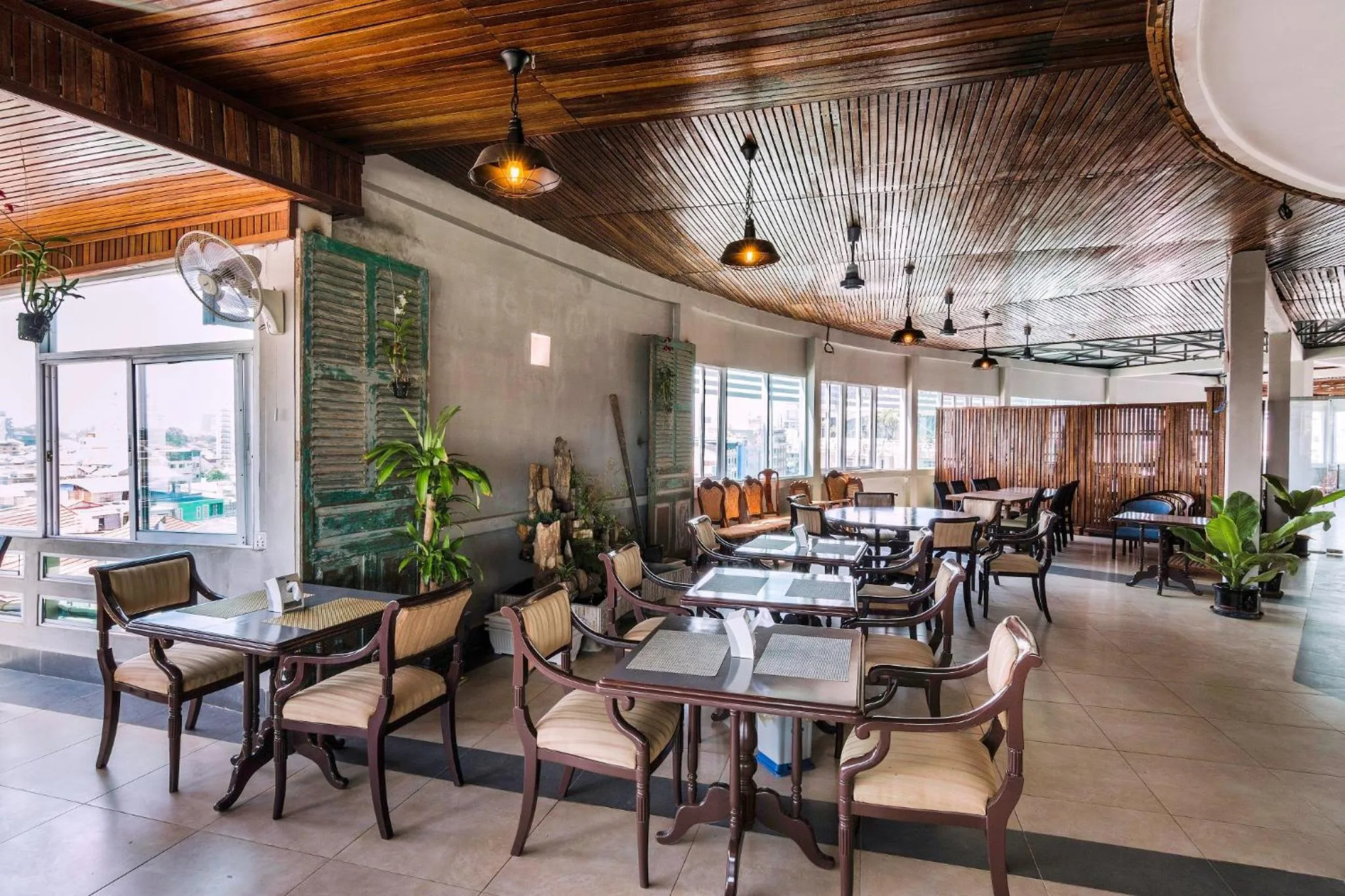 Restaurant/places to eat in Paradise Hotel