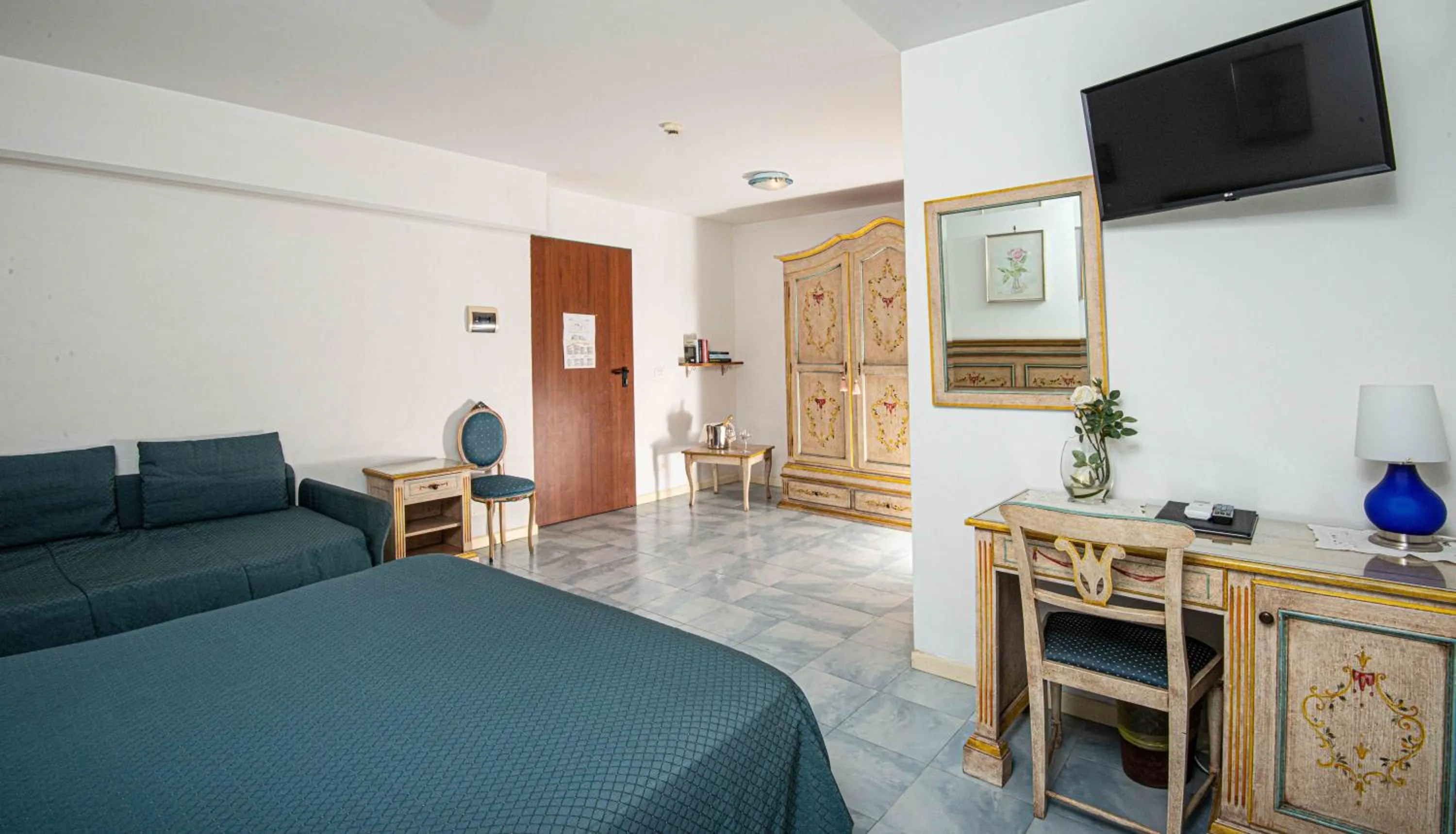 Bedroom, Bed in Hotel Oasi