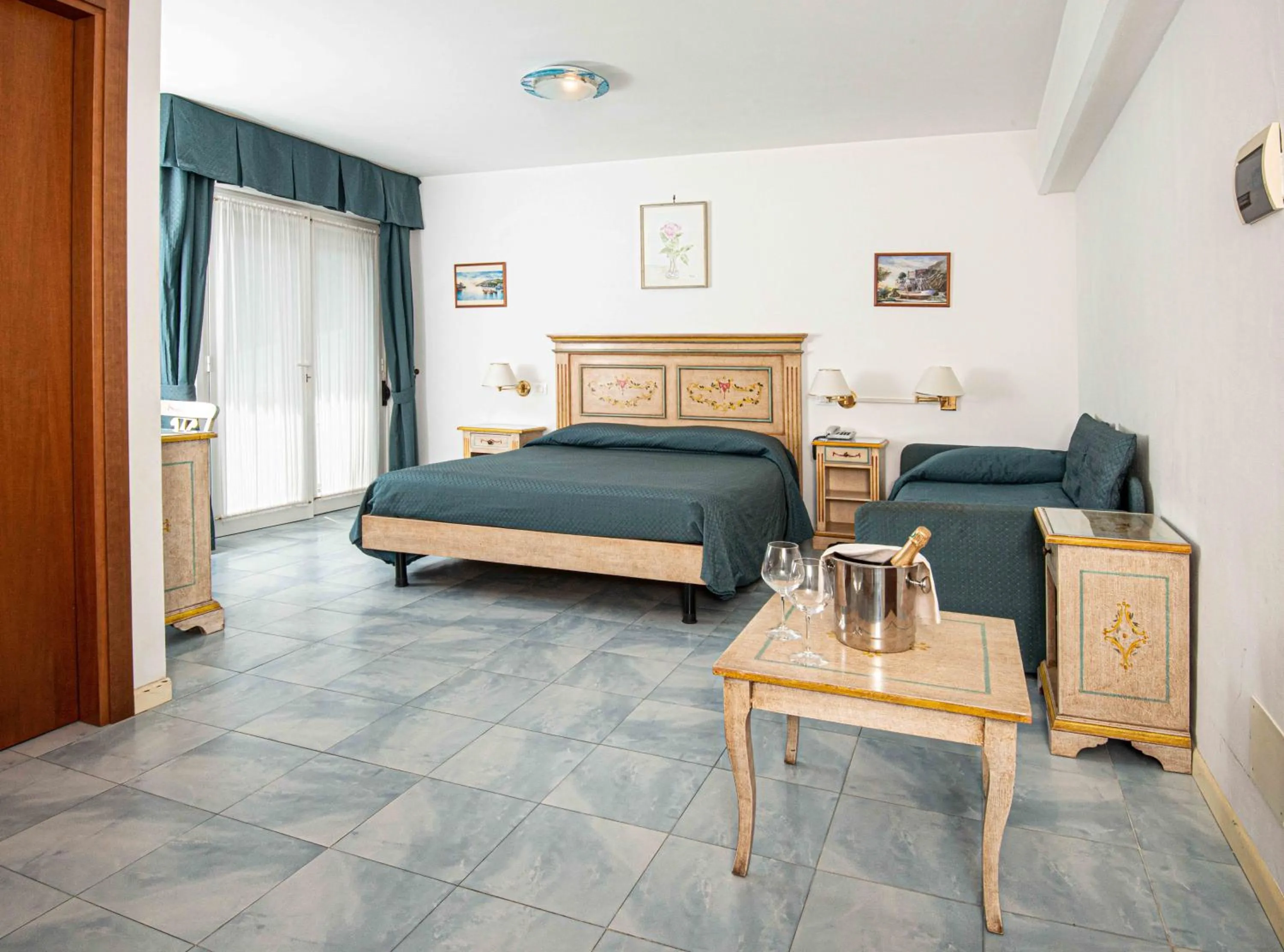 Bedroom, Bed in Hotel Oasi