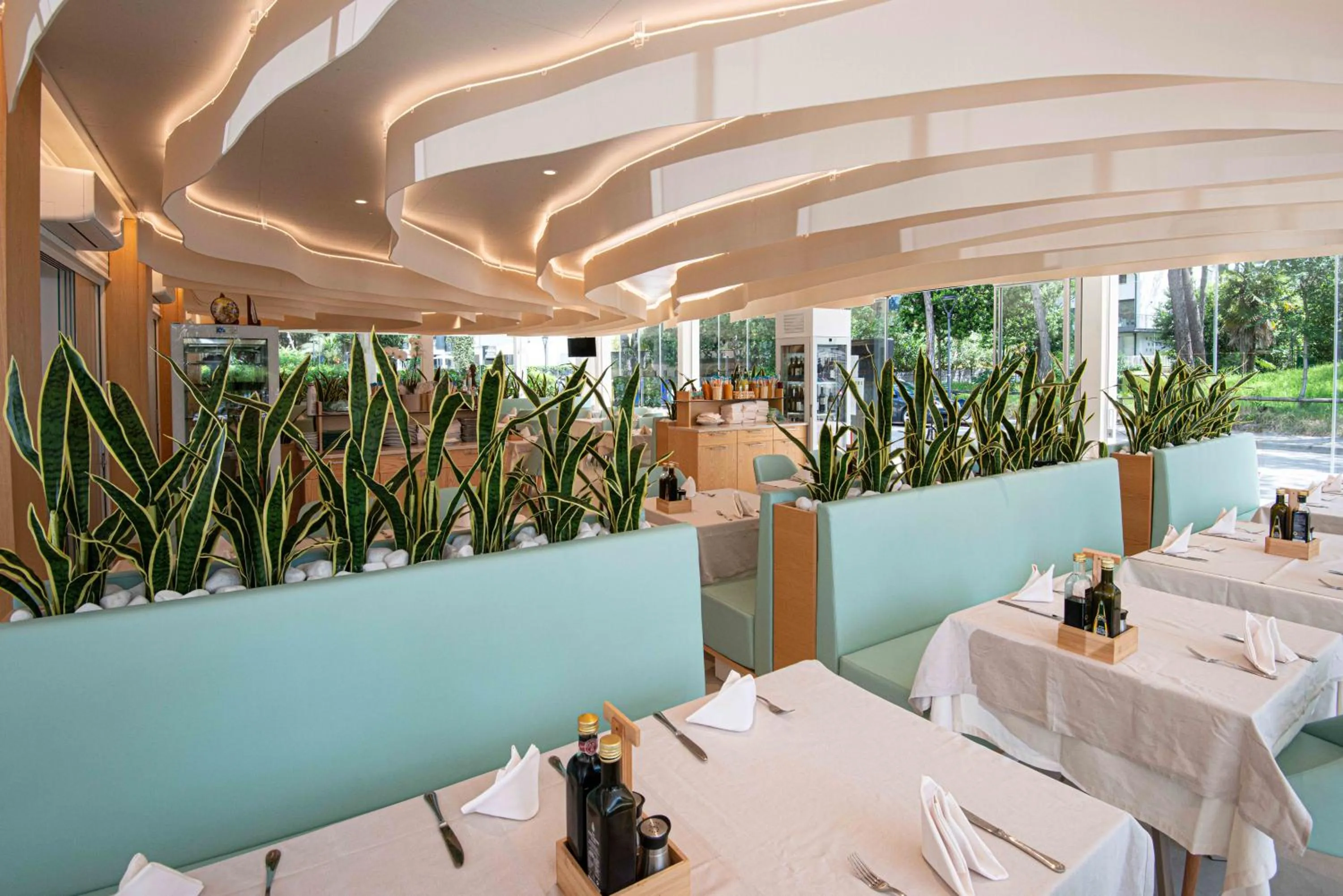 Restaurant/places to eat in Hotel Oasi